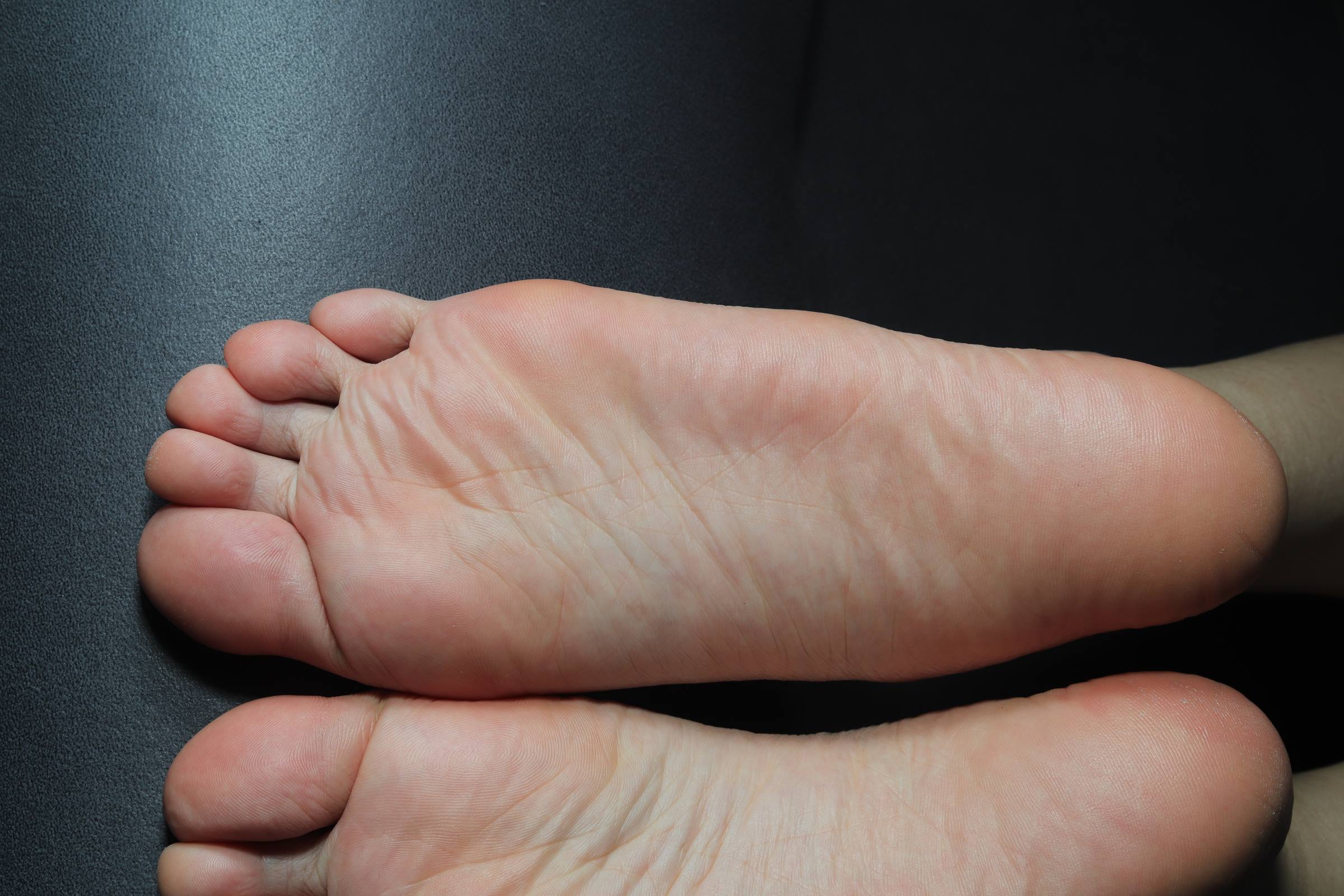 图片[66]-Pary摄影 NO.103 换个灯光模式拍摄芝芝，脚底纹理清晰可见[100P] – 速更版-美库