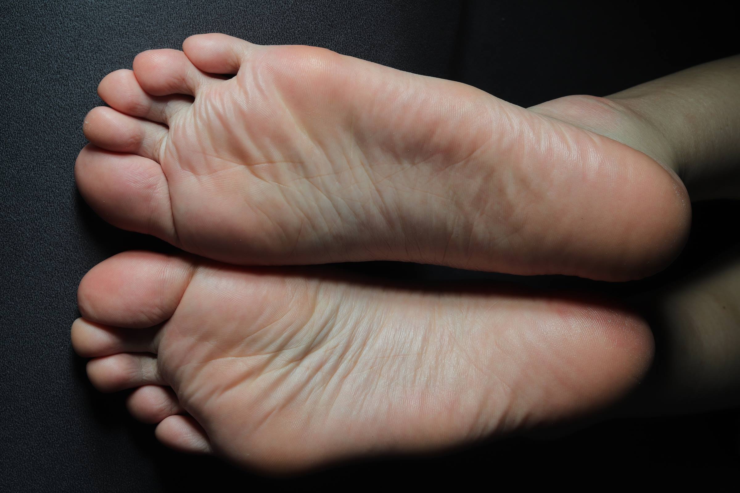 图片[68]-Pary摄影 NO.103 换个灯光模式拍摄芝芝，脚底纹理清晰可见[100P] – 速更版-美库