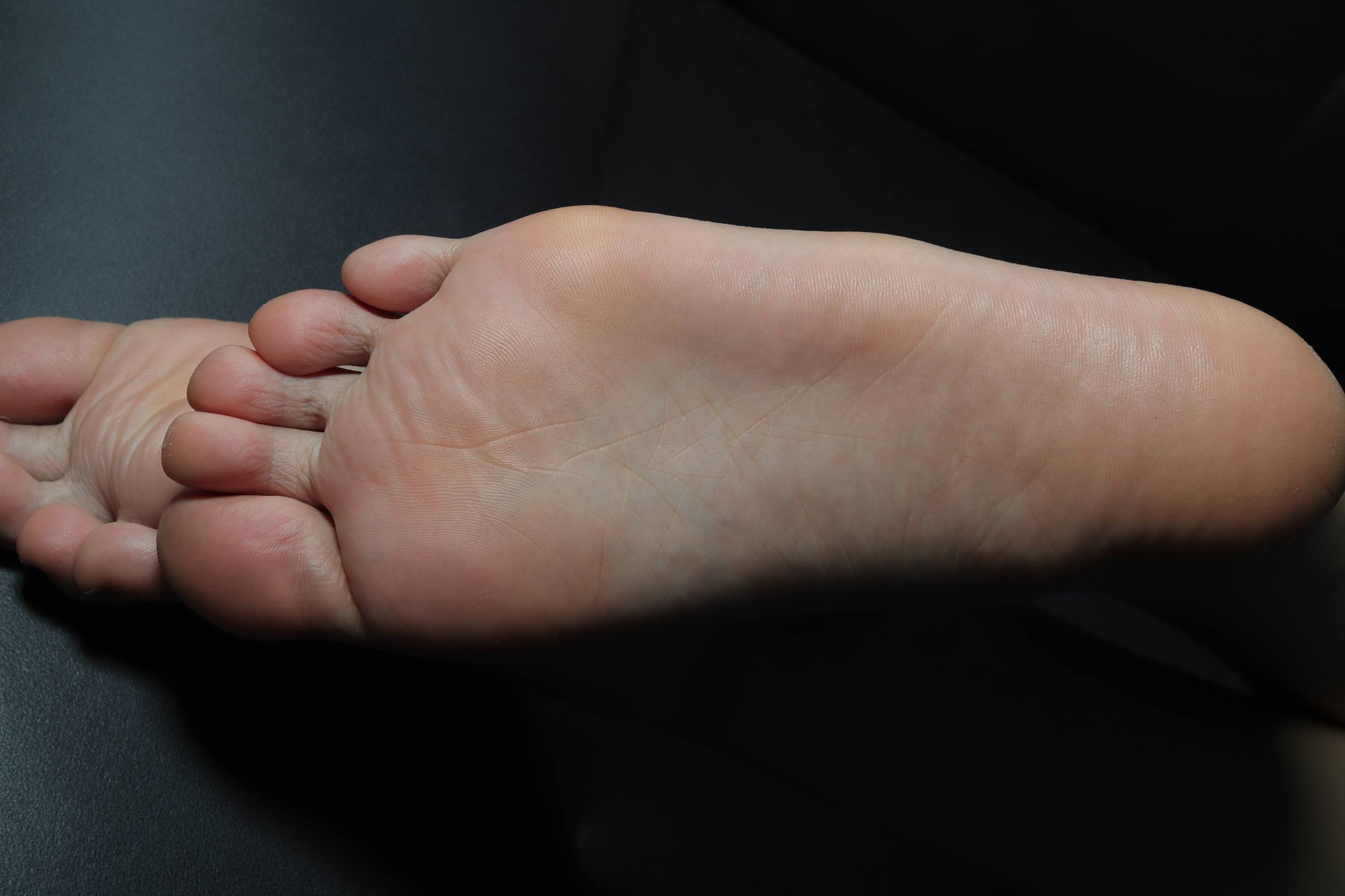 图片[78]-Pary摄影 NO.103 换个灯光模式拍摄芝芝，脚底纹理清晰可见[100P] – 速更版-美库