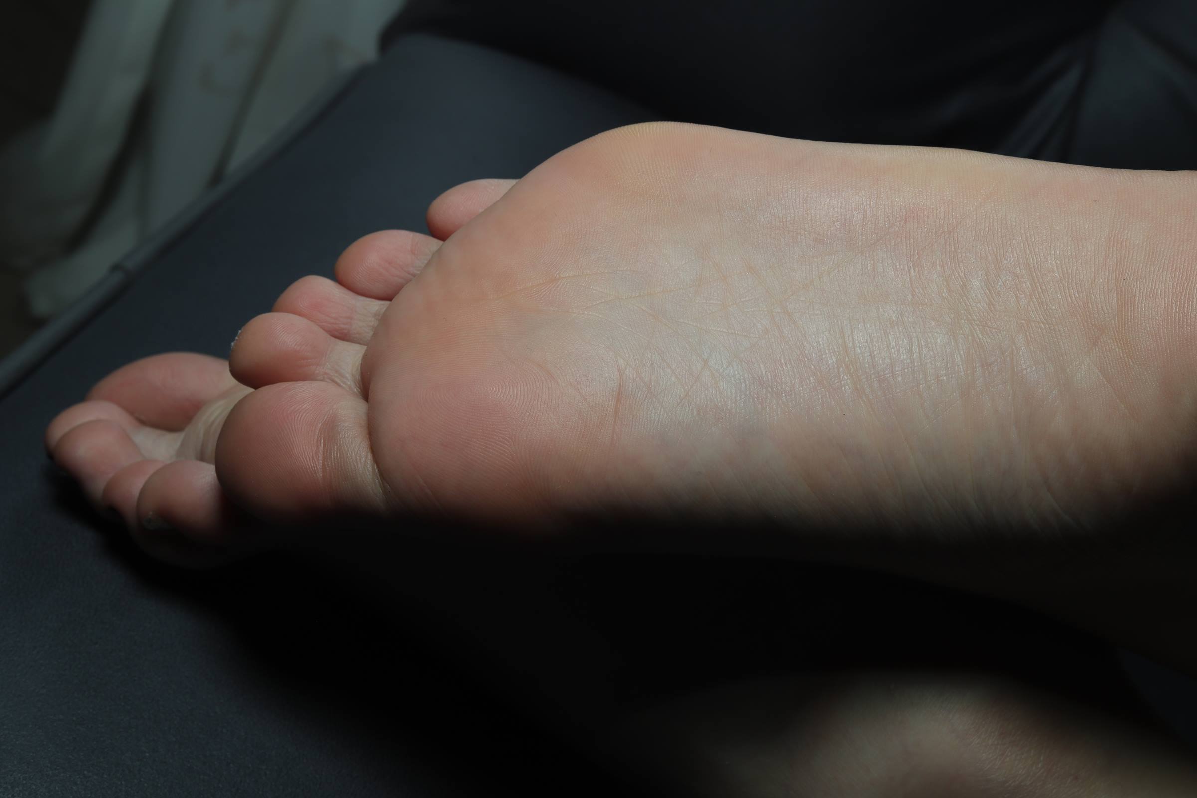 图片[84]-Pary摄影 NO.103 换个灯光模式拍摄芝芝，脚底纹理清晰可见[100P] – 速更版-美库