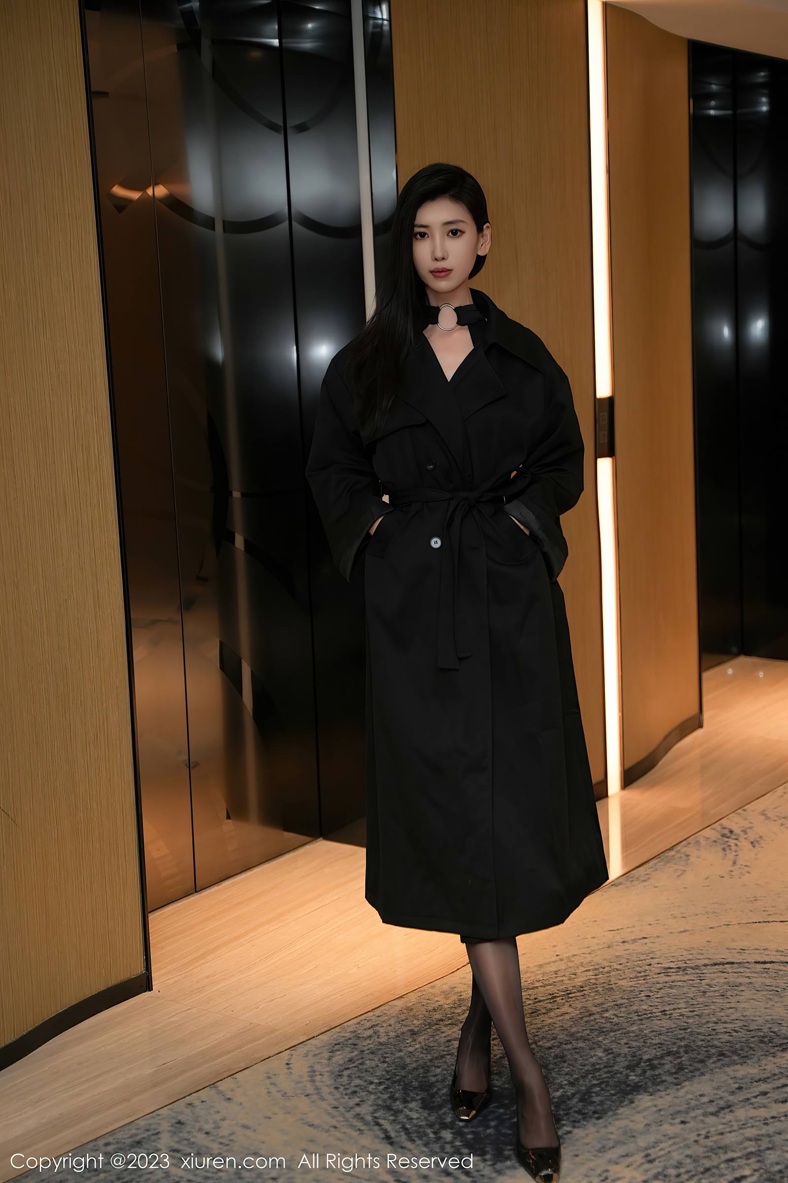 图片[15]-[Xiuren秀人网]2023.11.22 NO.7701 章芃芃 黑色大风衣 [29+1P] – 速更版-美库