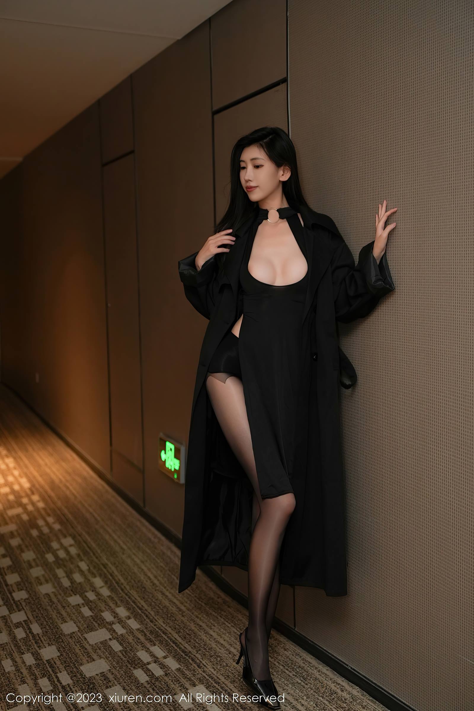 图片[24]-[Xiuren秀人网]2023.11.22 NO.7701 章芃芃 黑色大风衣 [29+1P] – 速更版-美库