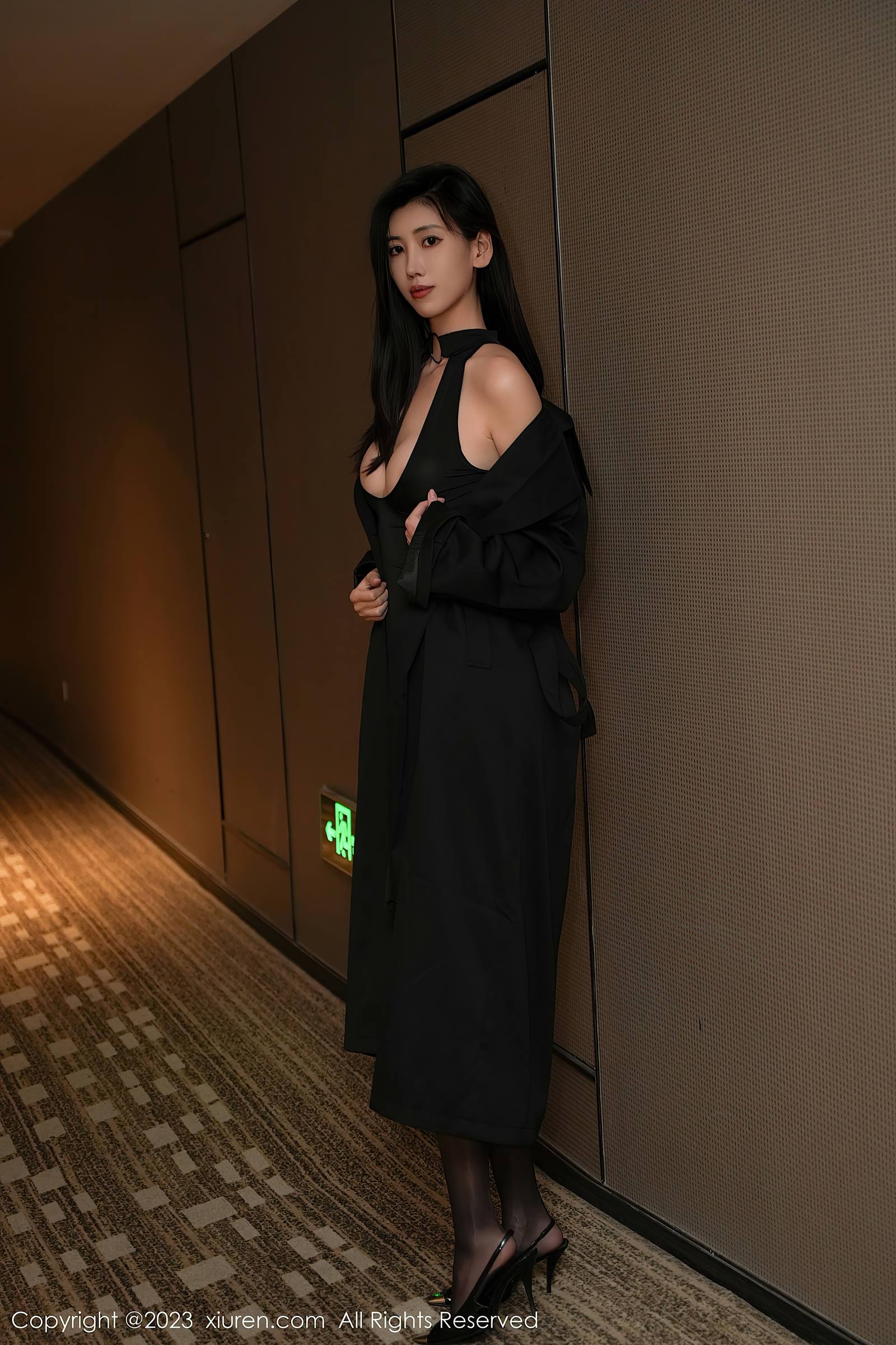 图片[26]-[Xiuren秀人网]2023.11.22 NO.7701 章芃芃 黑色大风衣 [29+1P] – 速更版-美库