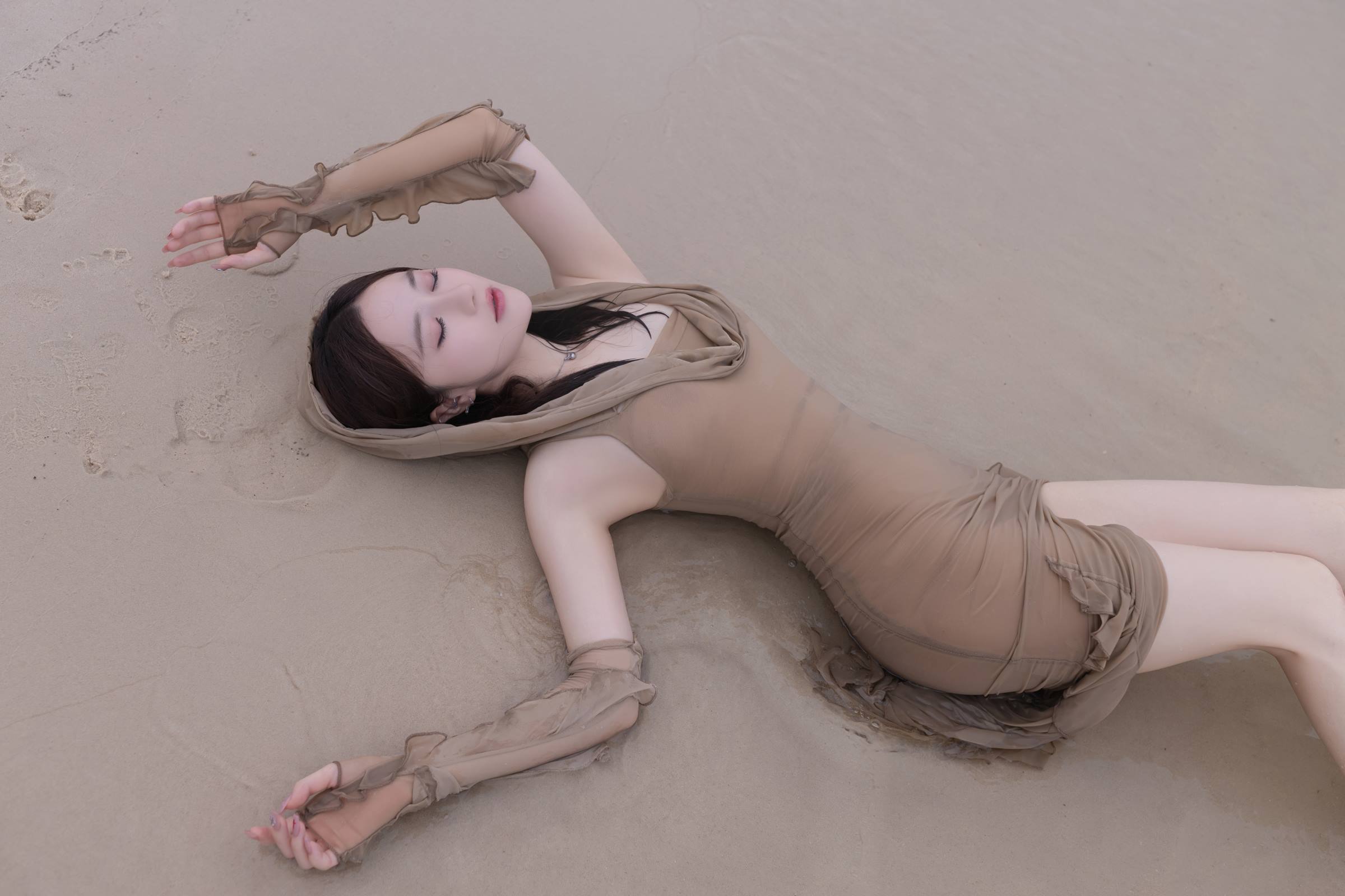 图片[19]-秀人名模鱼子酱Fish《雨后海滩》[57P] – 速更版-美库