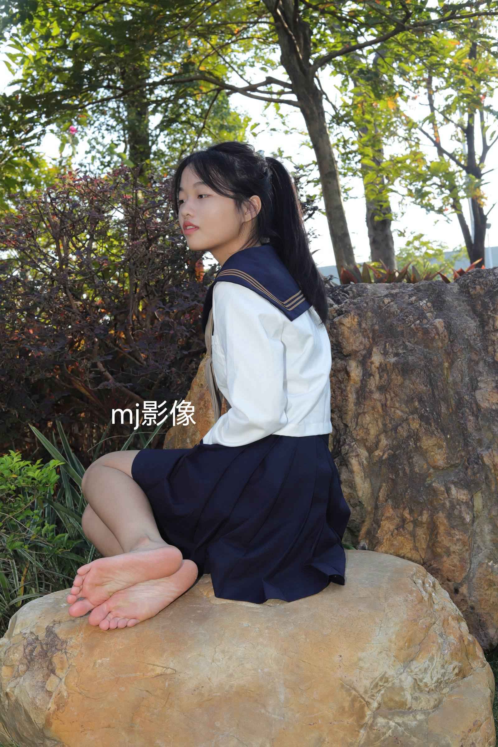 图片[25]-Pary摄影 NO.110 大学生小然户外展示37码嫩脚[98P] – 速更版-美库