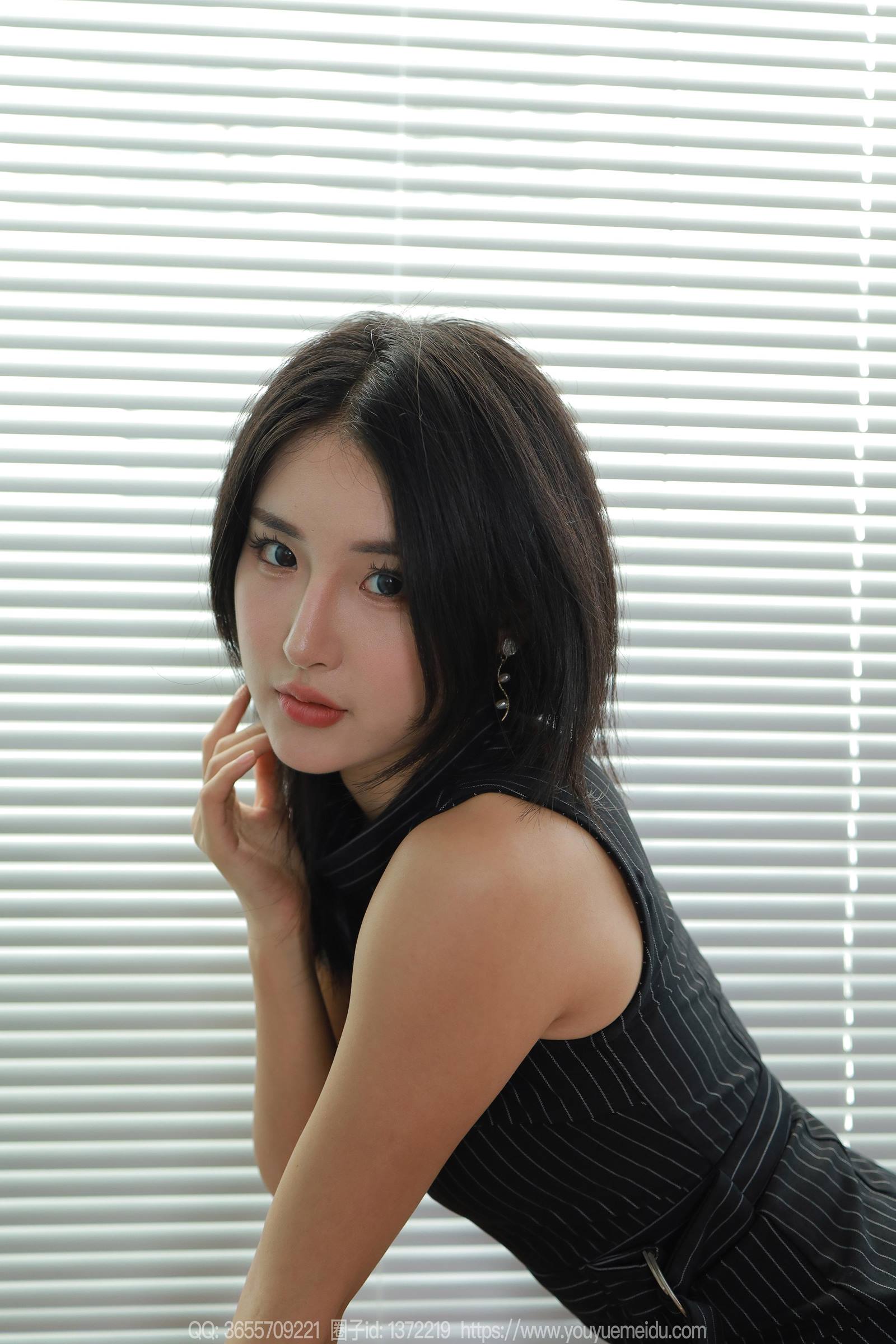 图片[32]-[IESS异思趣向] 2023.12.08 丝享家1606：小宝《无袖OL裙》[90P] – 速更版-美库