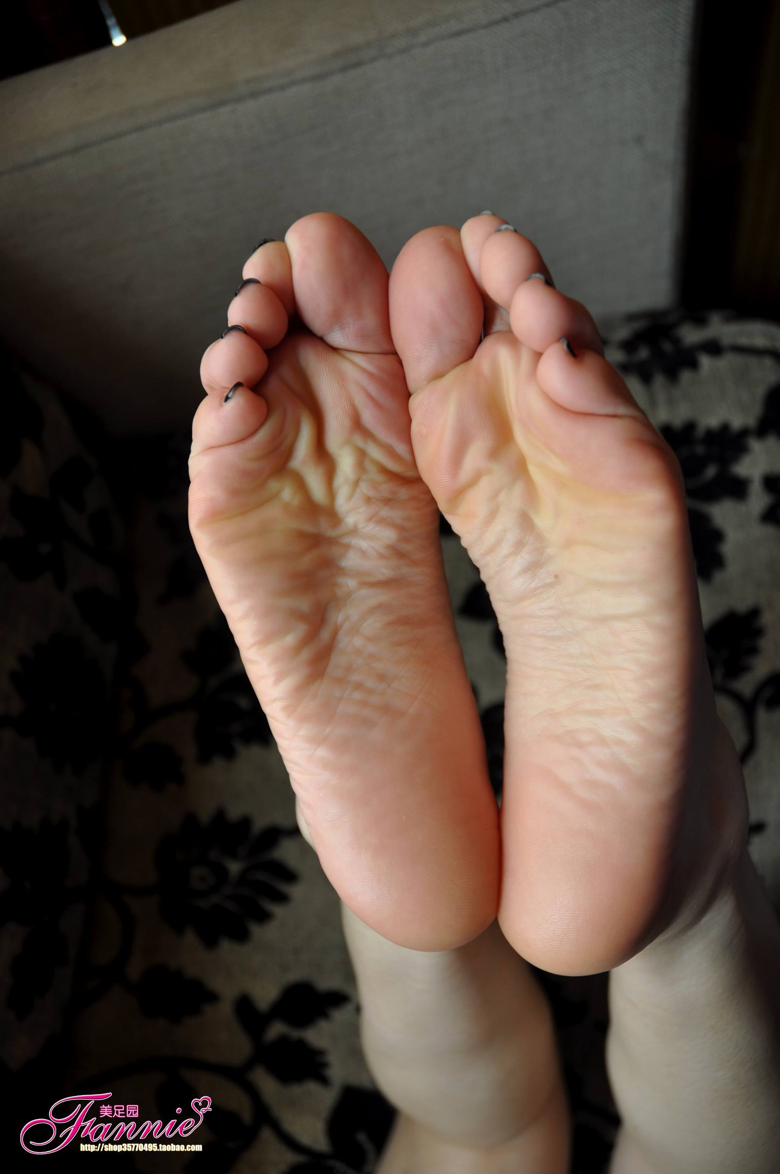 图片[35]-Fannie芬妮每足园 No.326 墨色迷离裸足底 [46P] – 速更版-美库