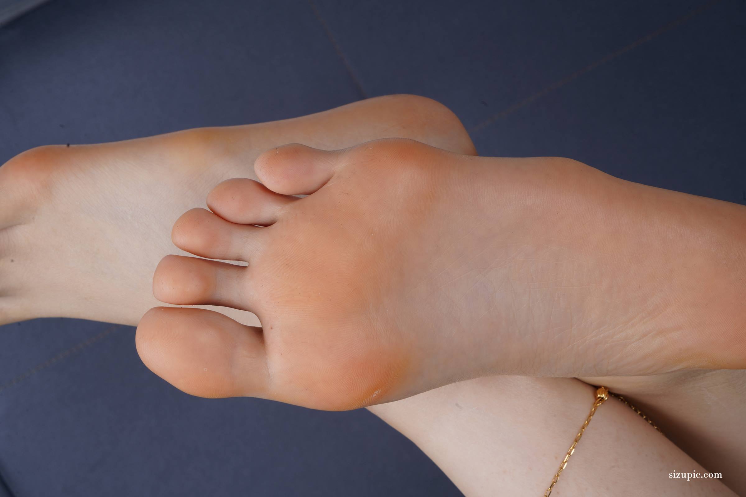 图片[39]-Pary摄影 NO.121 小华脱掉高跟展示37码修长美脚[102P] – 速更版-美库