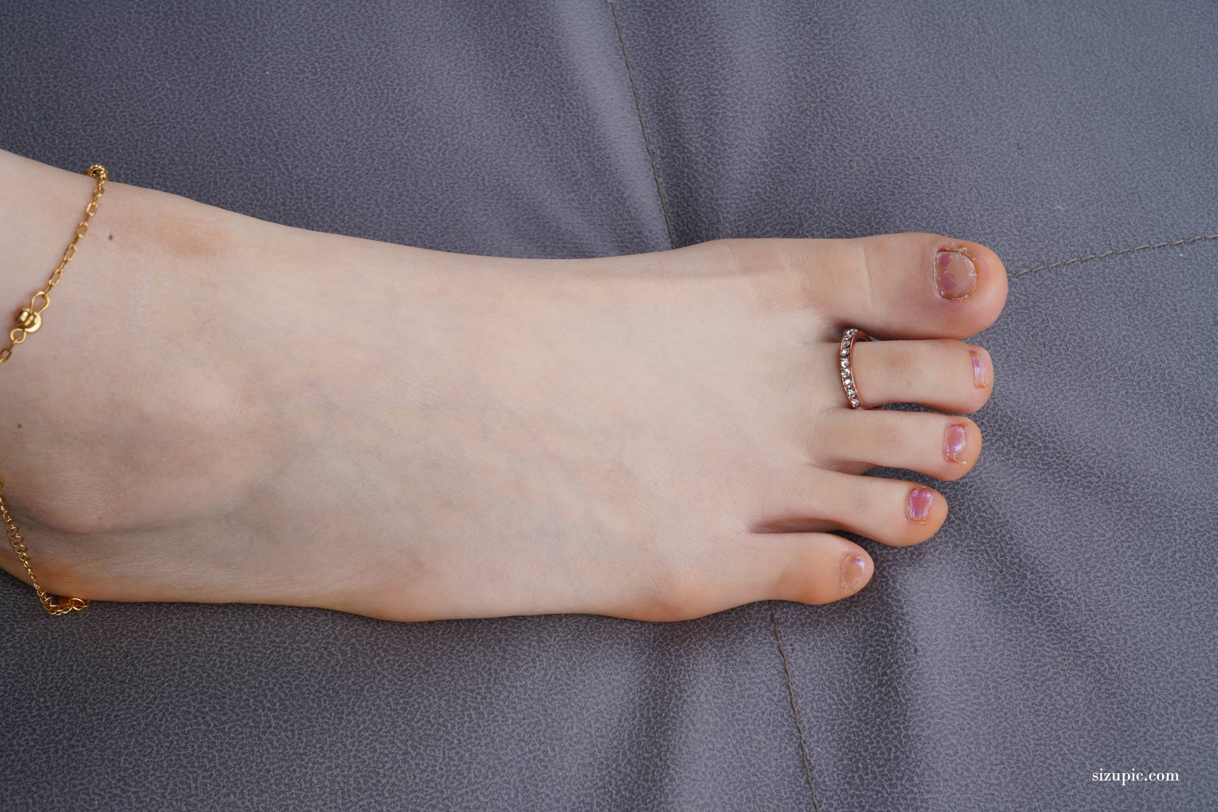 图片[42]-Pary摄影 NO.121 小华脱掉高跟展示37码修长美脚[102P] – 速更版-美库