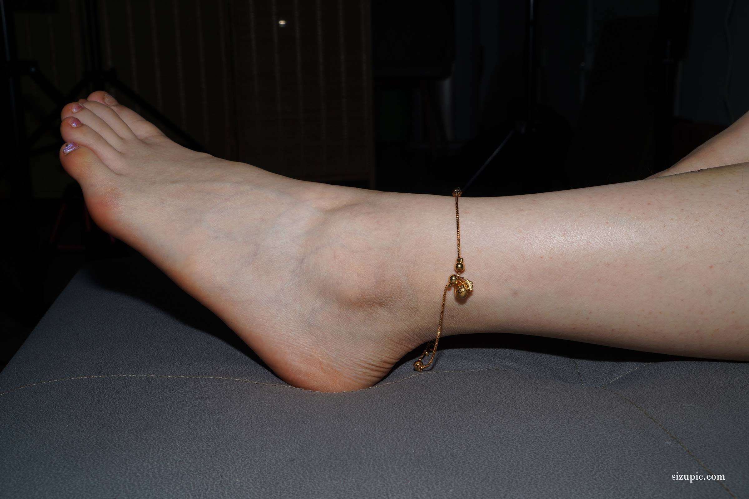 图片[98]-Pary摄影 NO.121 小华脱掉高跟展示37码修长美脚[102P] – 速更版-美库