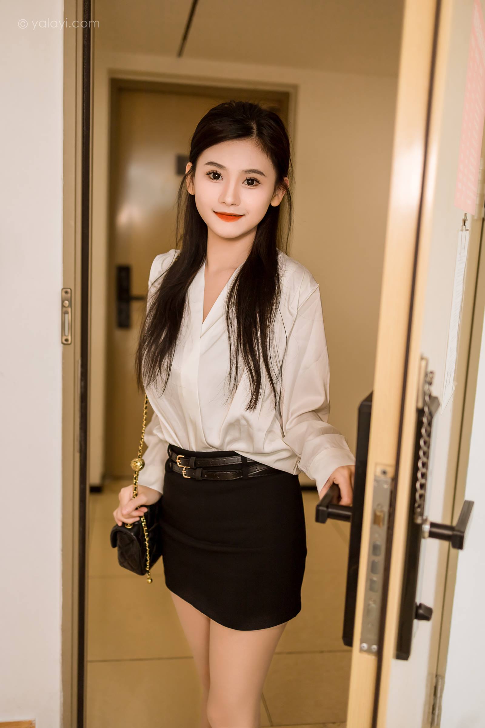 图片[18]-[YALAYI雅拉伊]2023.10.23 NO.1076 白领下班了 若婷[45+1P] – 速更版-美库