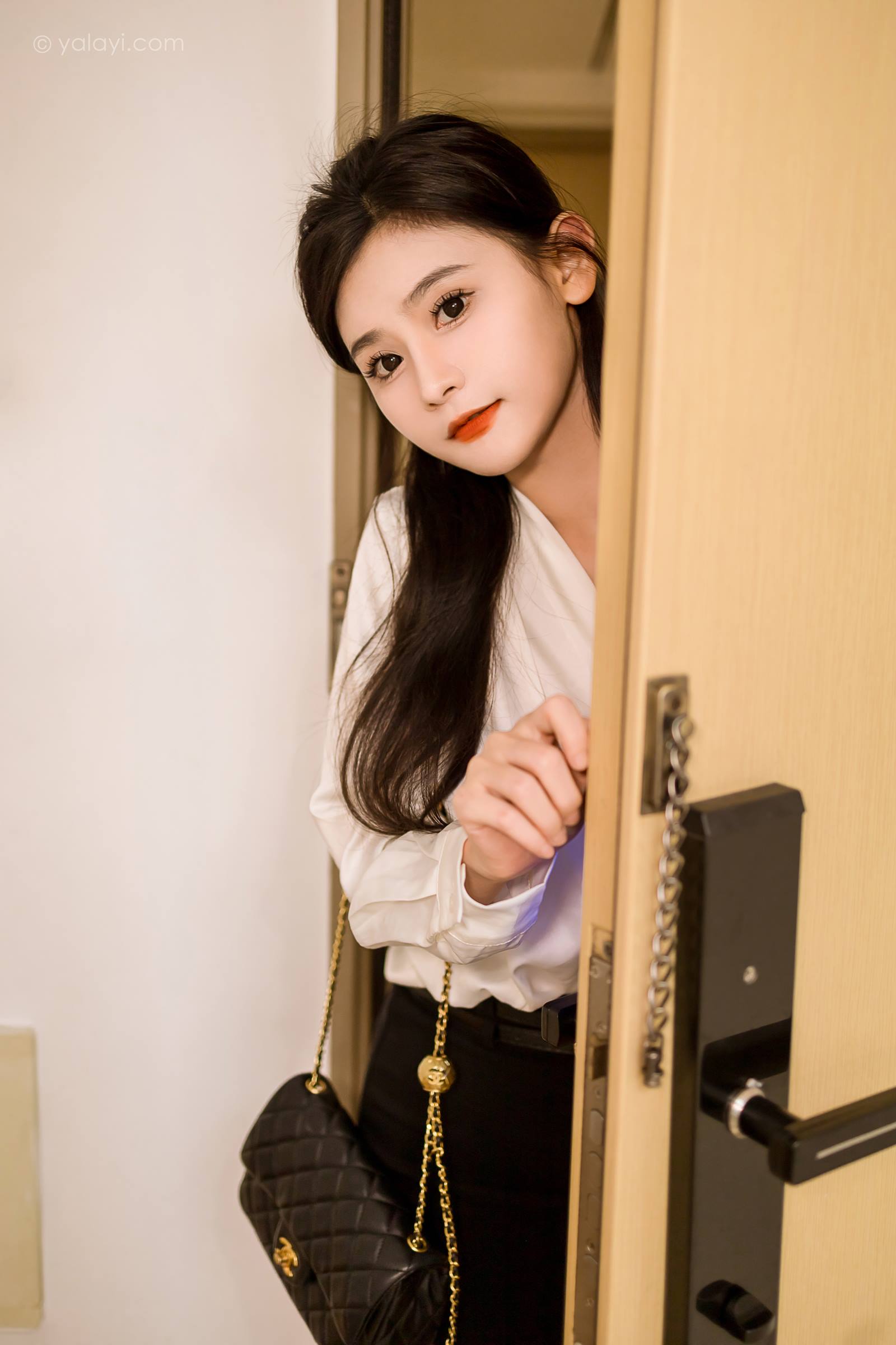 图片[21]-[YALAYI雅拉伊]2023.10.23 NO.1076 白领下班了 若婷[45+1P] – 速更版-美库