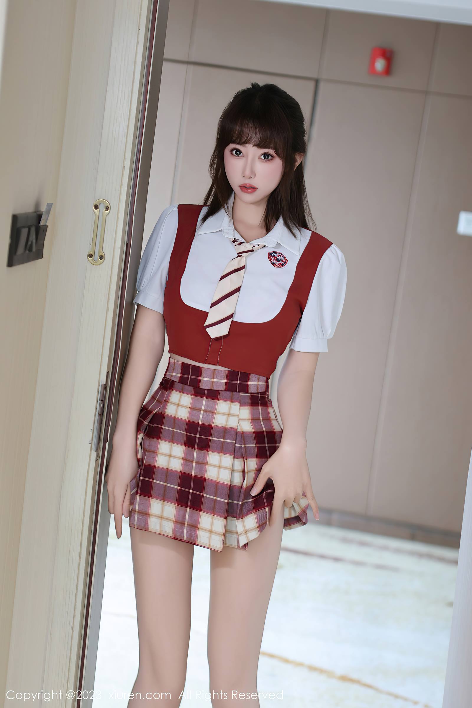 图片[10]-[Xiuren秀人网]2023.12.22 NO.7851 金tiao 红格jk [23+1P] – 速更版-美库