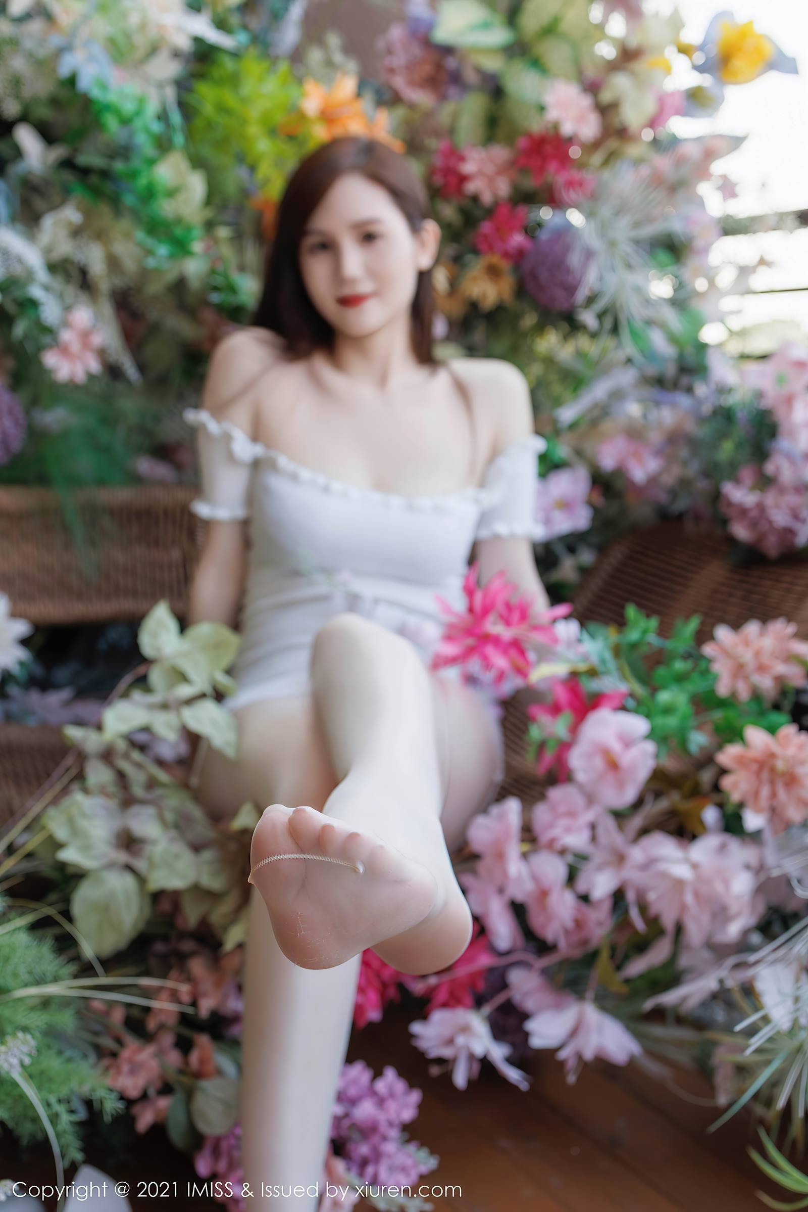 图片[11]-[IMiss爱蜜社]2023.12.11 VOL.761 SISY思 鲜花于美女[30+1P] – 速更版-美库