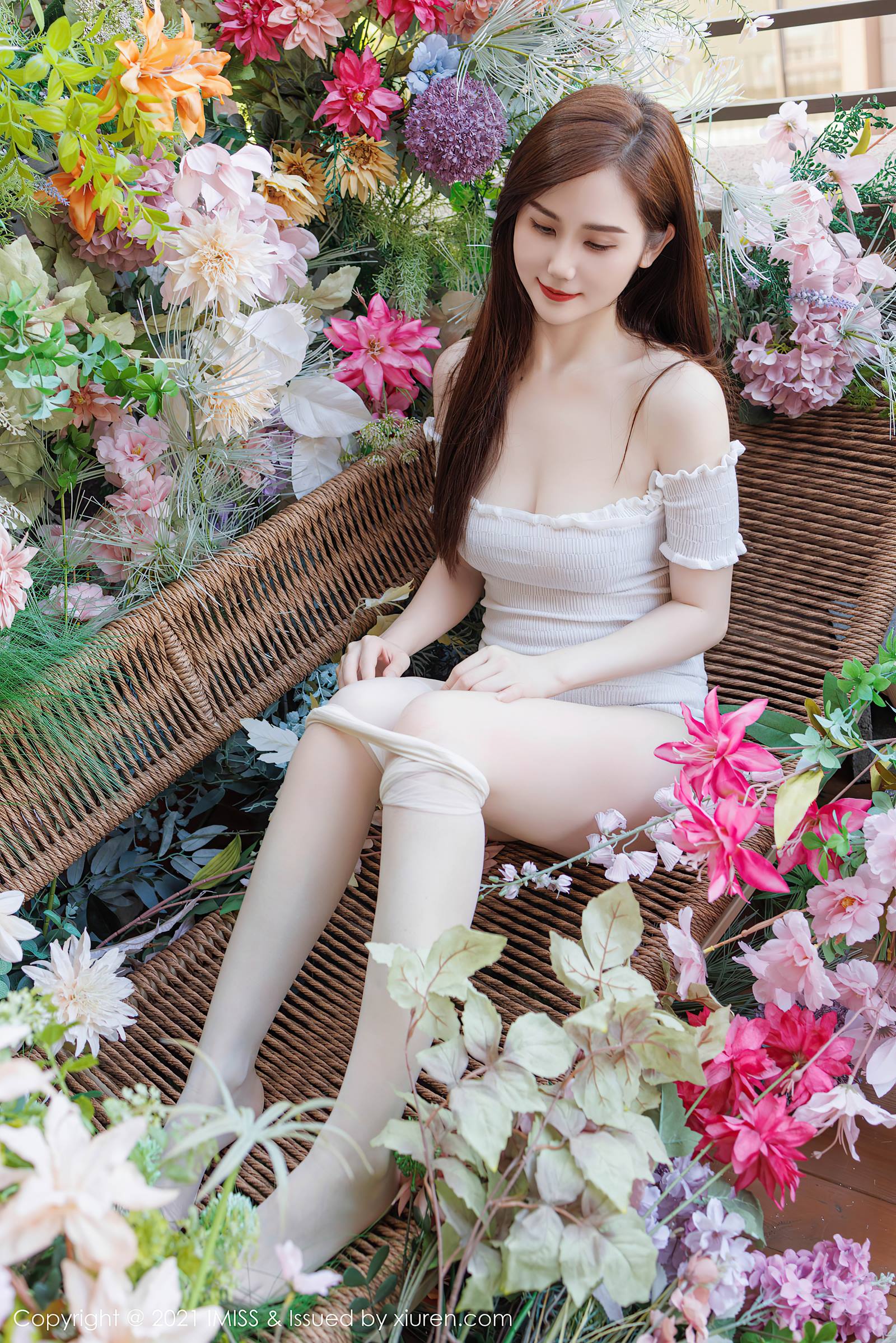 图片[16]-[IMiss爱蜜社]2023.12.11 VOL.761 SISY思 鲜花于美女[30+1P] – 速更版-美库