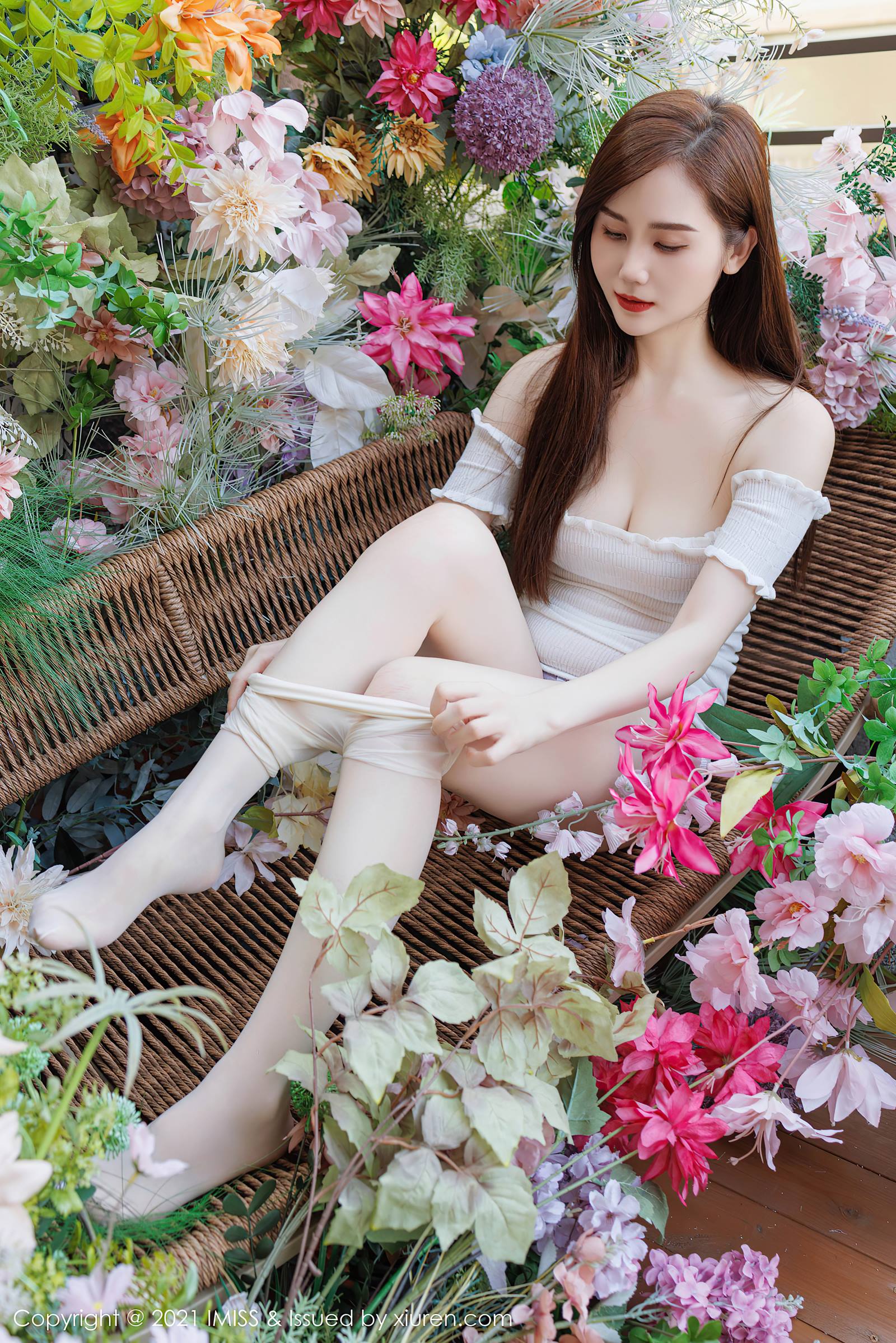 图片[17]-[IMiss爱蜜社]2023.12.11 VOL.761 SISY思 鲜花于美女[30+1P] – 速更版-美库