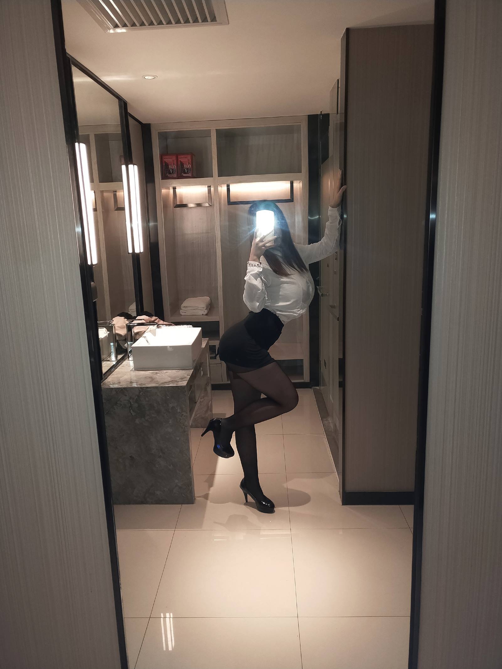 图片[22]-自闭颜球球(无颜小天使wy) – 今天的颜颜也不想加班[34P] – 速更版-美库