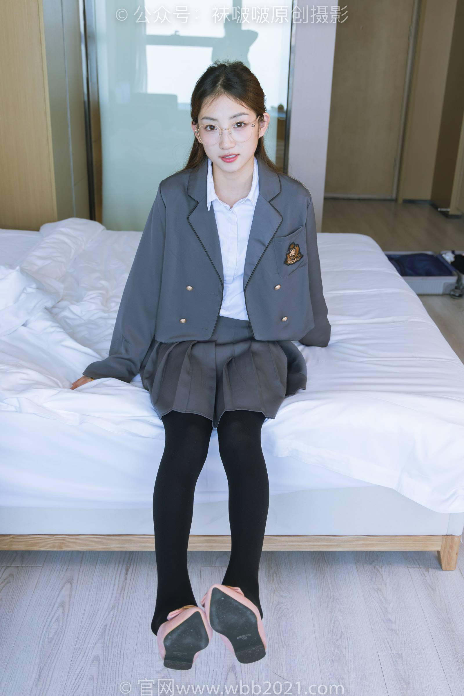 图片[44]-[BoBoSocks袜啵啵]NO.315 小沫-平底鞋、厚黑丝、模特穿鞋及丝袜踩玩偶小熊剧情[140P] – 速更版-美库