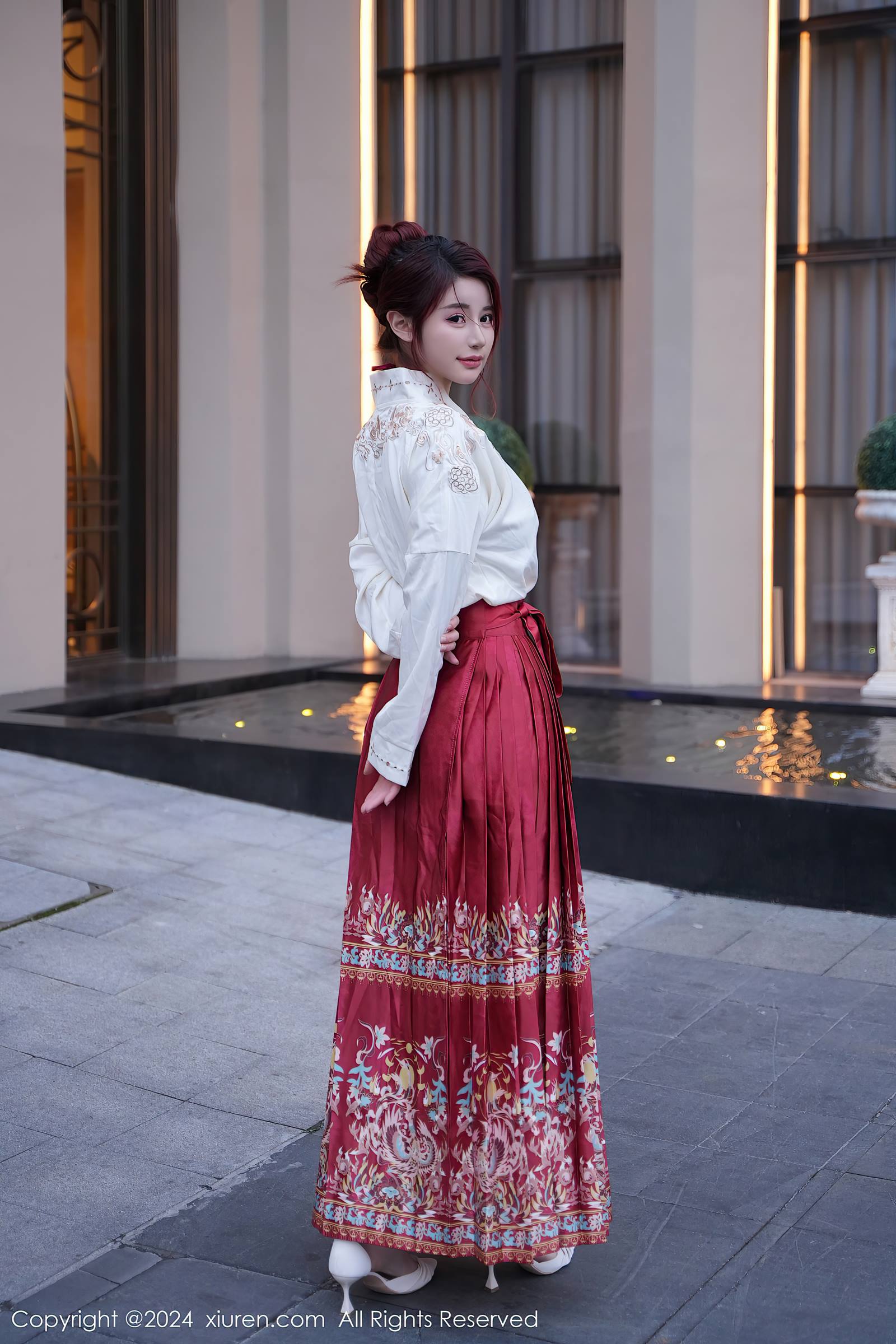 图片[13]-[Xiuren秀人网]2024.01.19 NO.7985 美七Mia 最火马面裙 [28+1P] – 速更版-美库