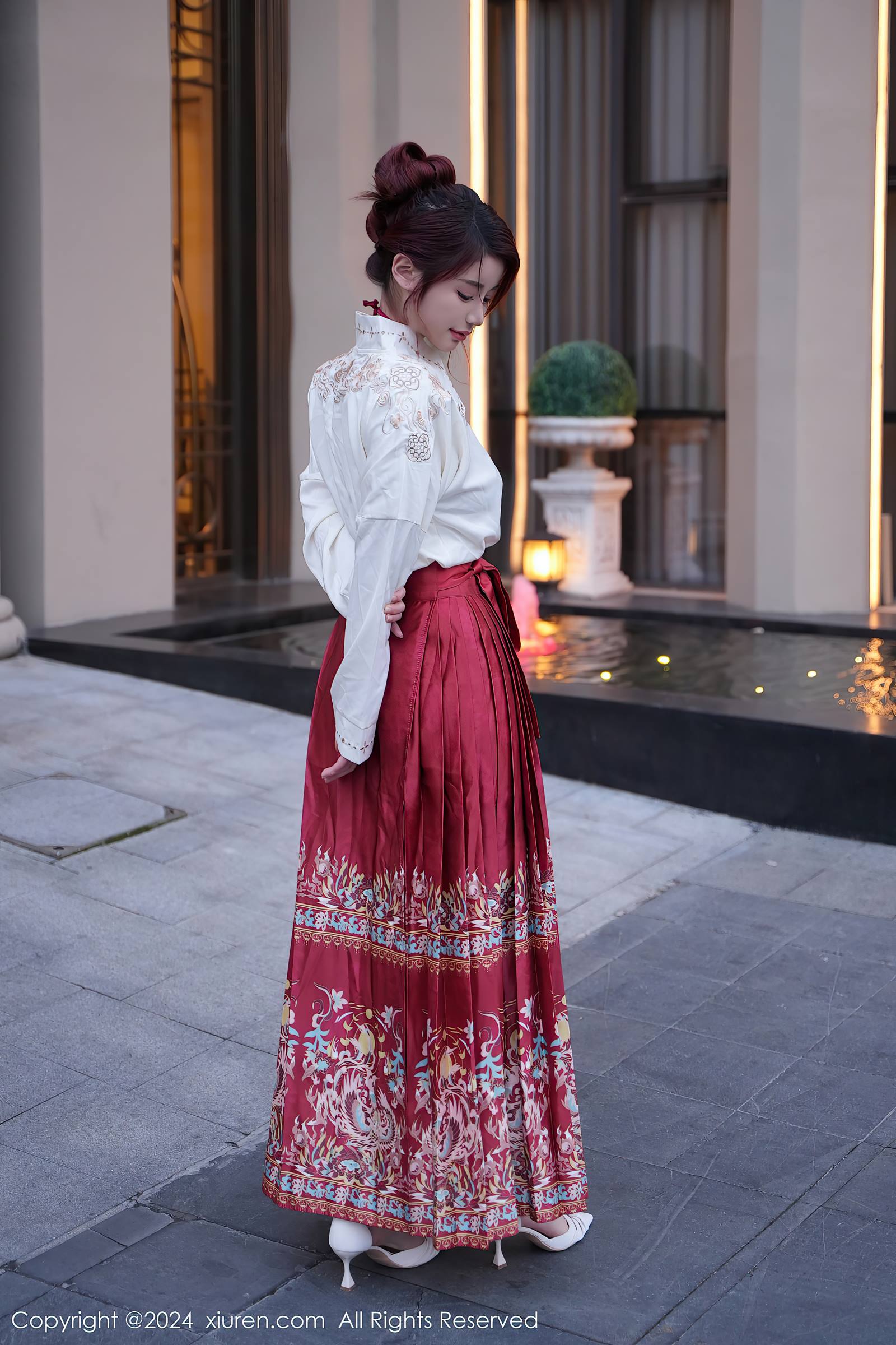 图片[17]-[Xiuren秀人网]2024.01.19 NO.7985 美七Mia 最火马面裙 [28+1P] – 速更版-美库