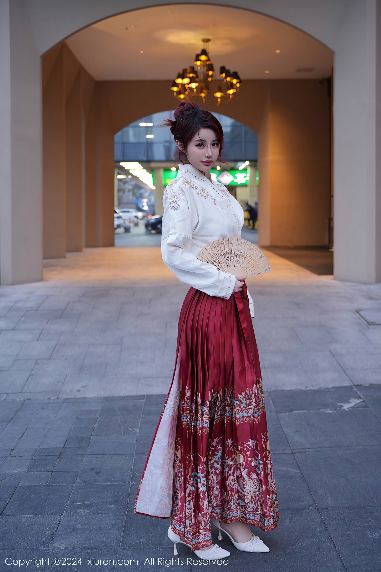 图片[18]-[Xiuren秀人网]2024.01.19 NO.7985 美七Mia 最火马面裙 [28+1P] – 速更版-美库