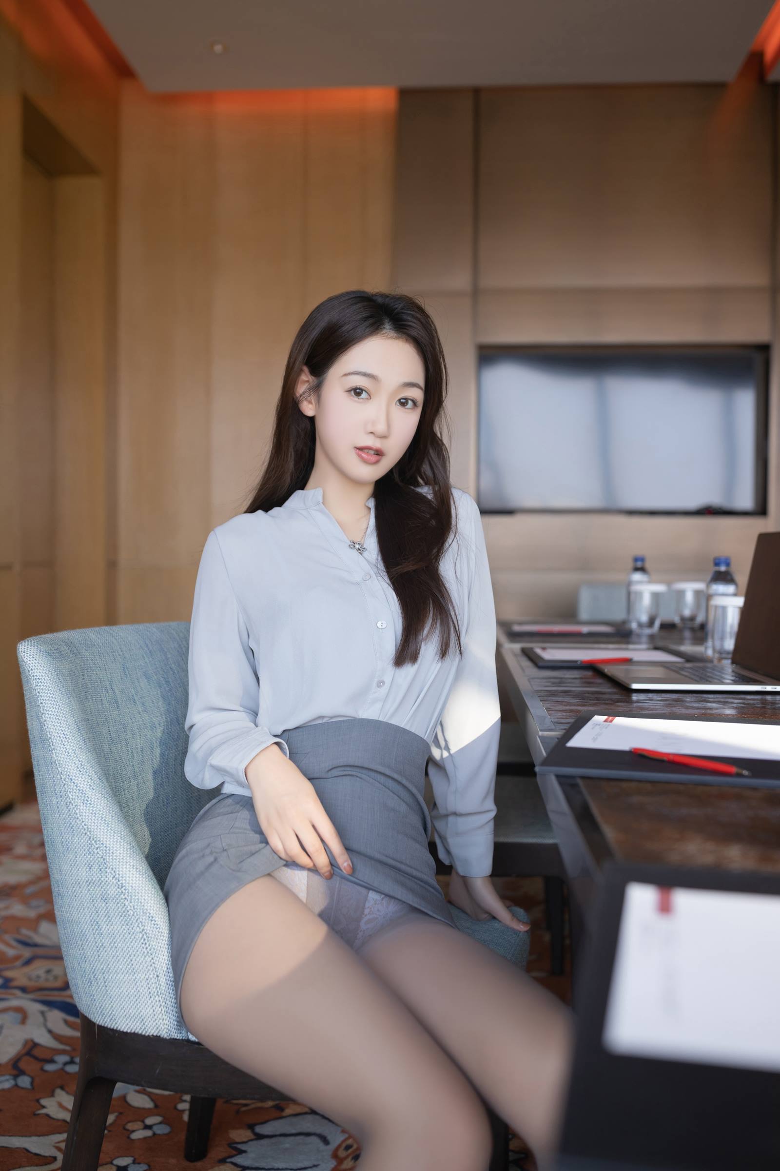 图片[14]-秀人内购@唐安琪 内购无水印 会议室写真 [19P] – 速更版-美库