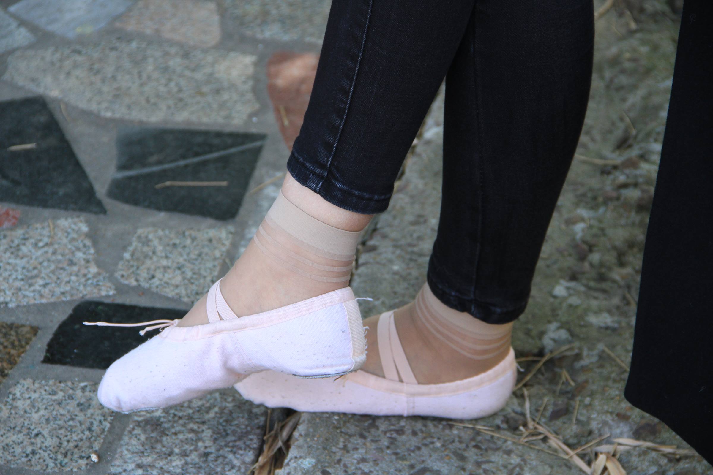 图片[10]-自由摄影 No.008 大三舞蹈系妹纸户外展示舞鞋风采 [91P] – 速更版-美库