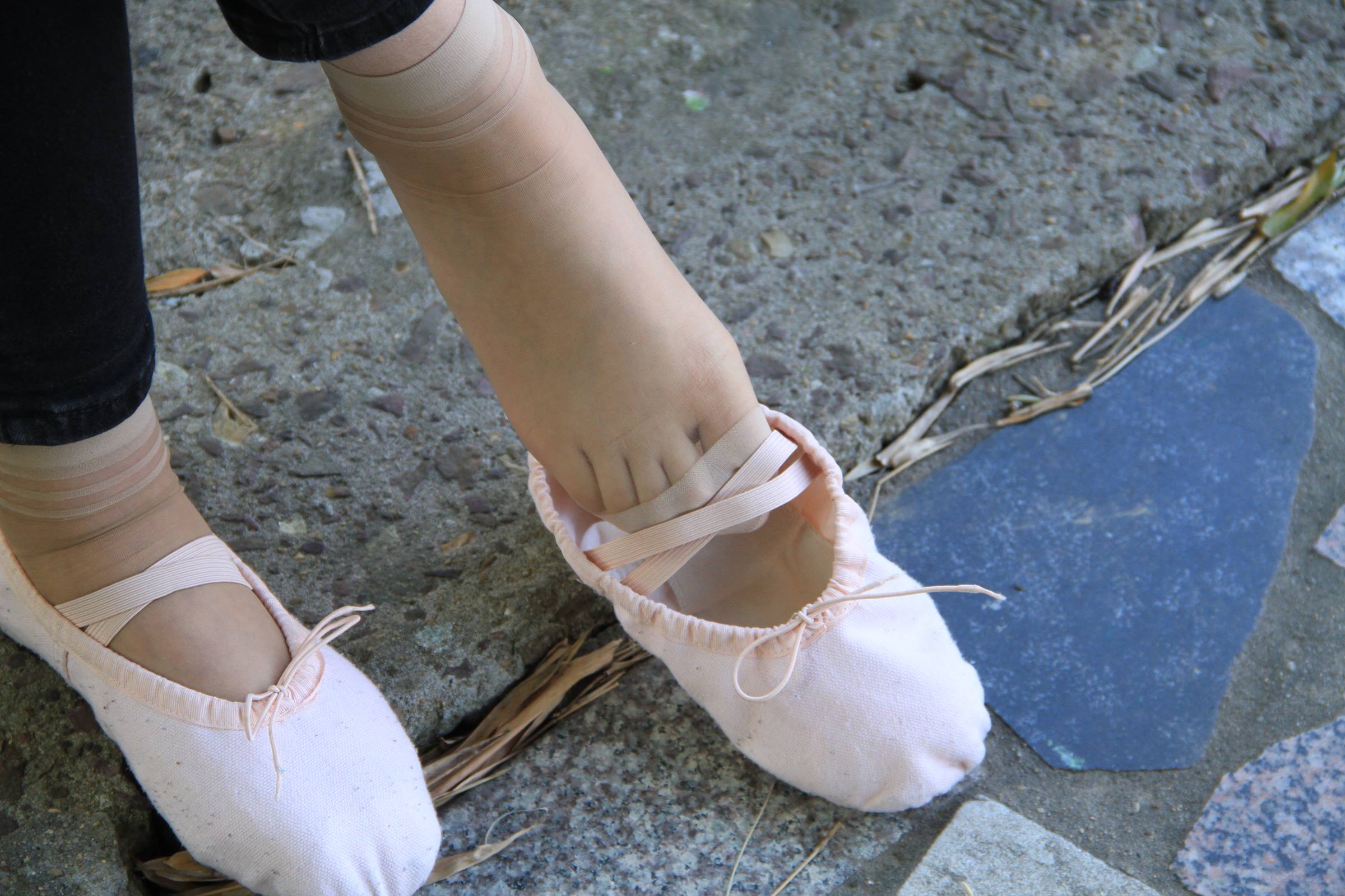 图片[19]-自由摄影 No.008 大三舞蹈系妹纸户外展示舞鞋风采 [91P] – 速更版-美库