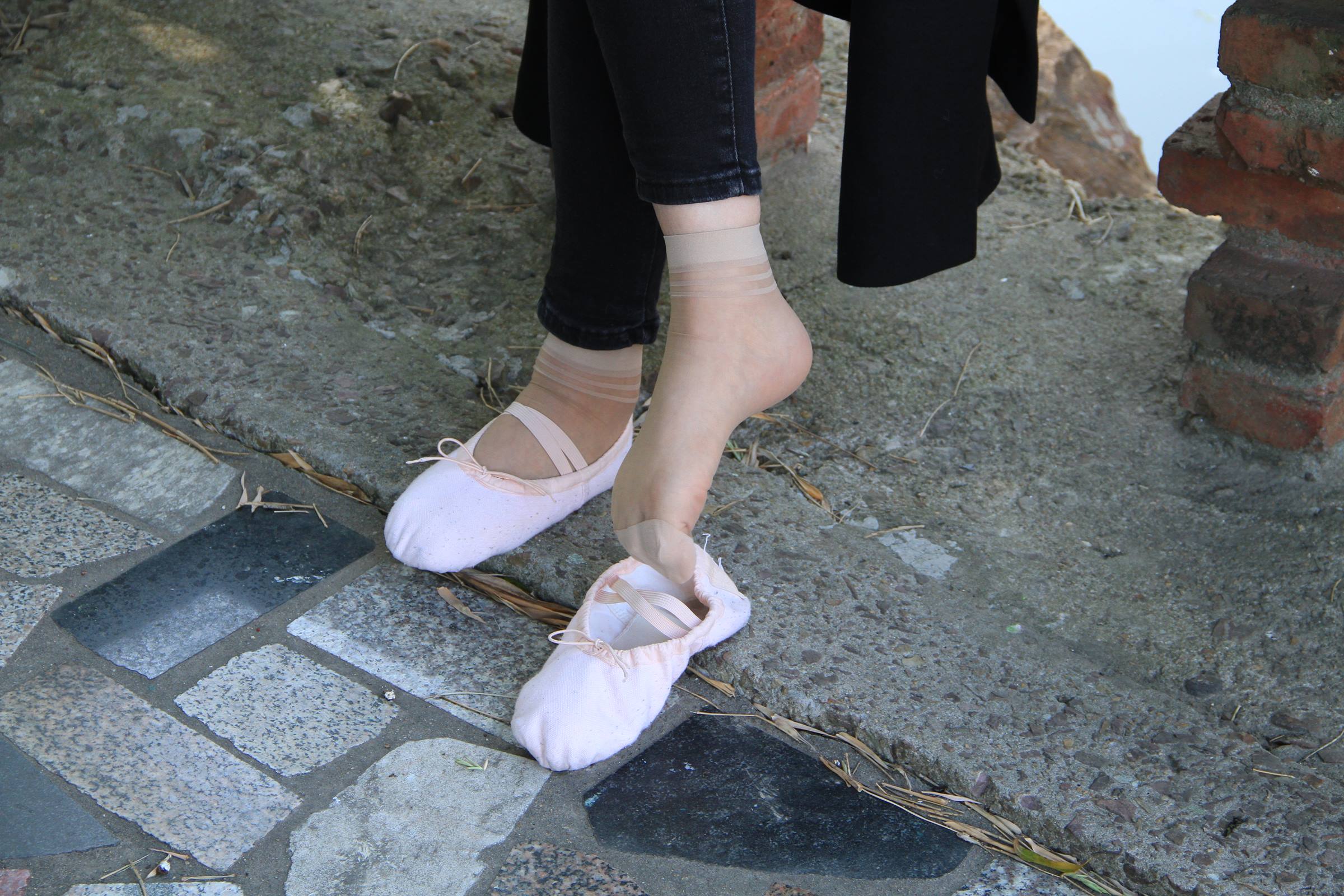 图片[22]-自由摄影 No.008 大三舞蹈系妹纸户外展示舞鞋风采 [91P] – 速更版-美库