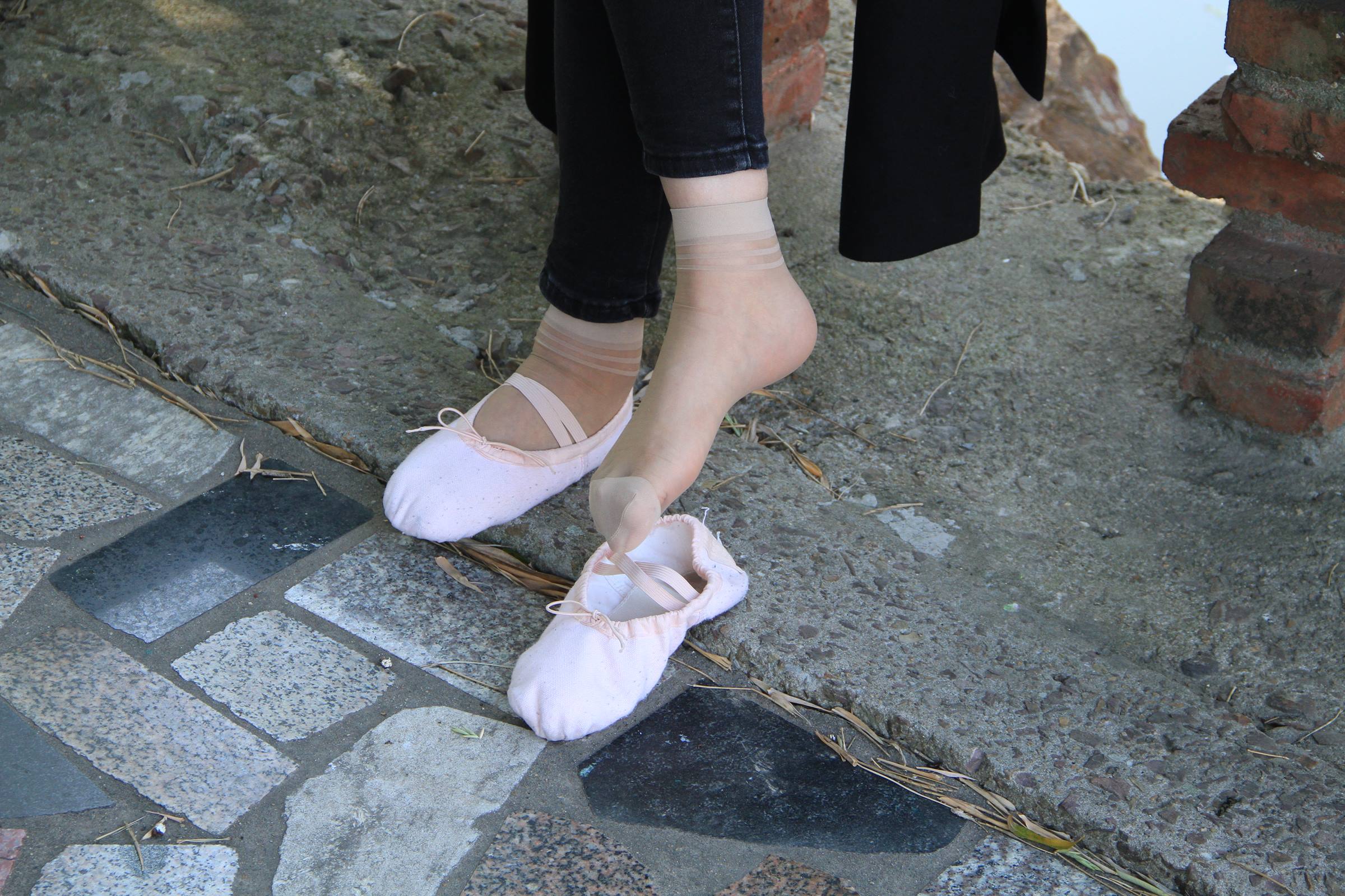 图片[23]-自由摄影 No.008 大三舞蹈系妹纸户外展示舞鞋风采 [91P] – 速更版-美库