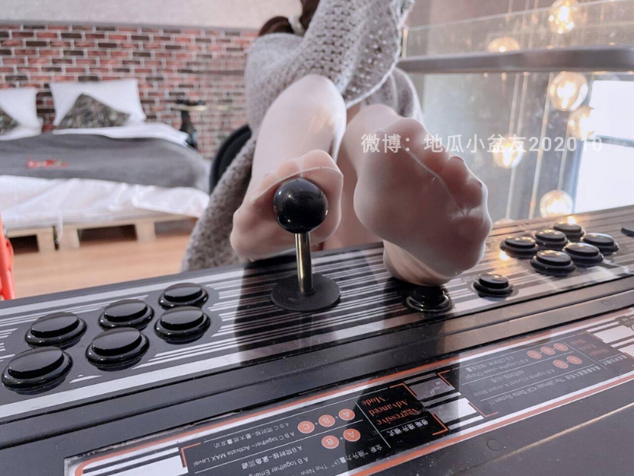 图片[18]-网紅Coser@地瓜小朋友 -灰毛衣白丝电玩[20P] – 速更版-美库