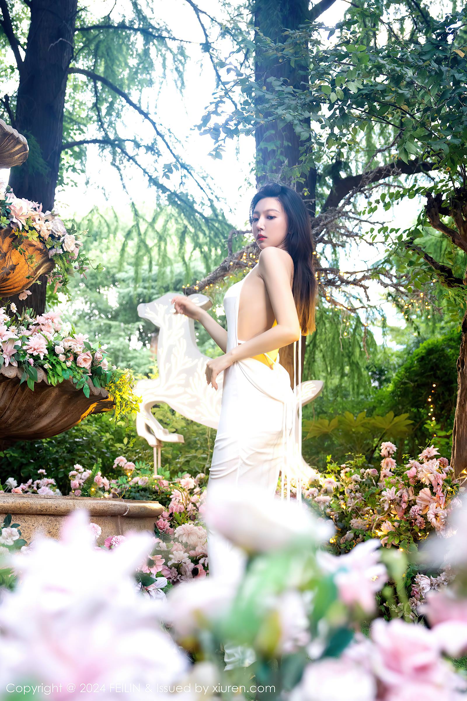 图片[18]-[Feilin嗲囡囡]2024.01.08 VOL.472 冯木木LRIS 美丽花园 [34+1P] – 速更版-美库
