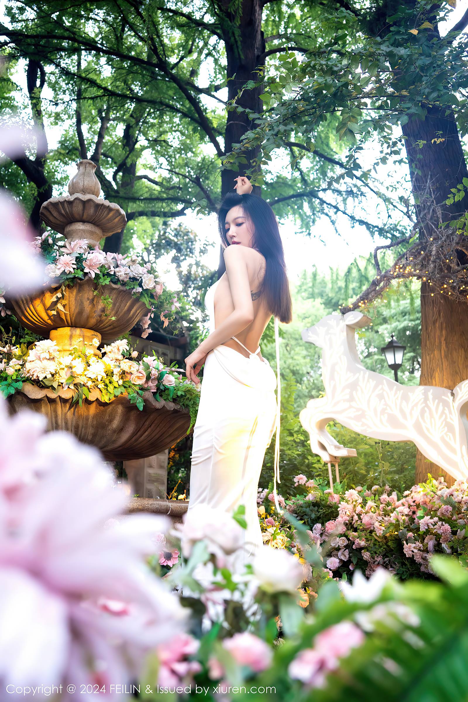 图片[19]-[Feilin嗲囡囡]2024.01.08 VOL.472 冯木木LRIS 美丽花园 [34+1P] – 速更版-美库