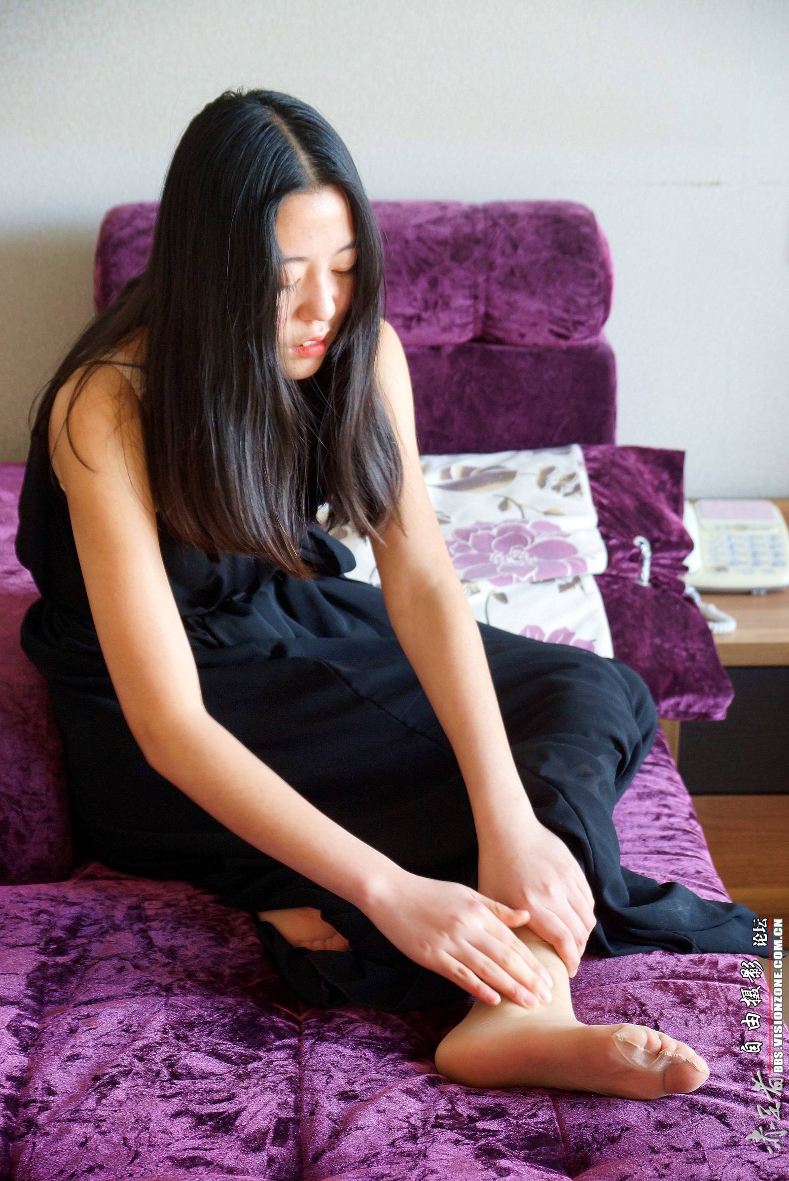 图片[20]-自由摄影 No.024 准备出门约会，换双高跟鞋结果把脚给扭伤了 [75P] – 速更版-美库