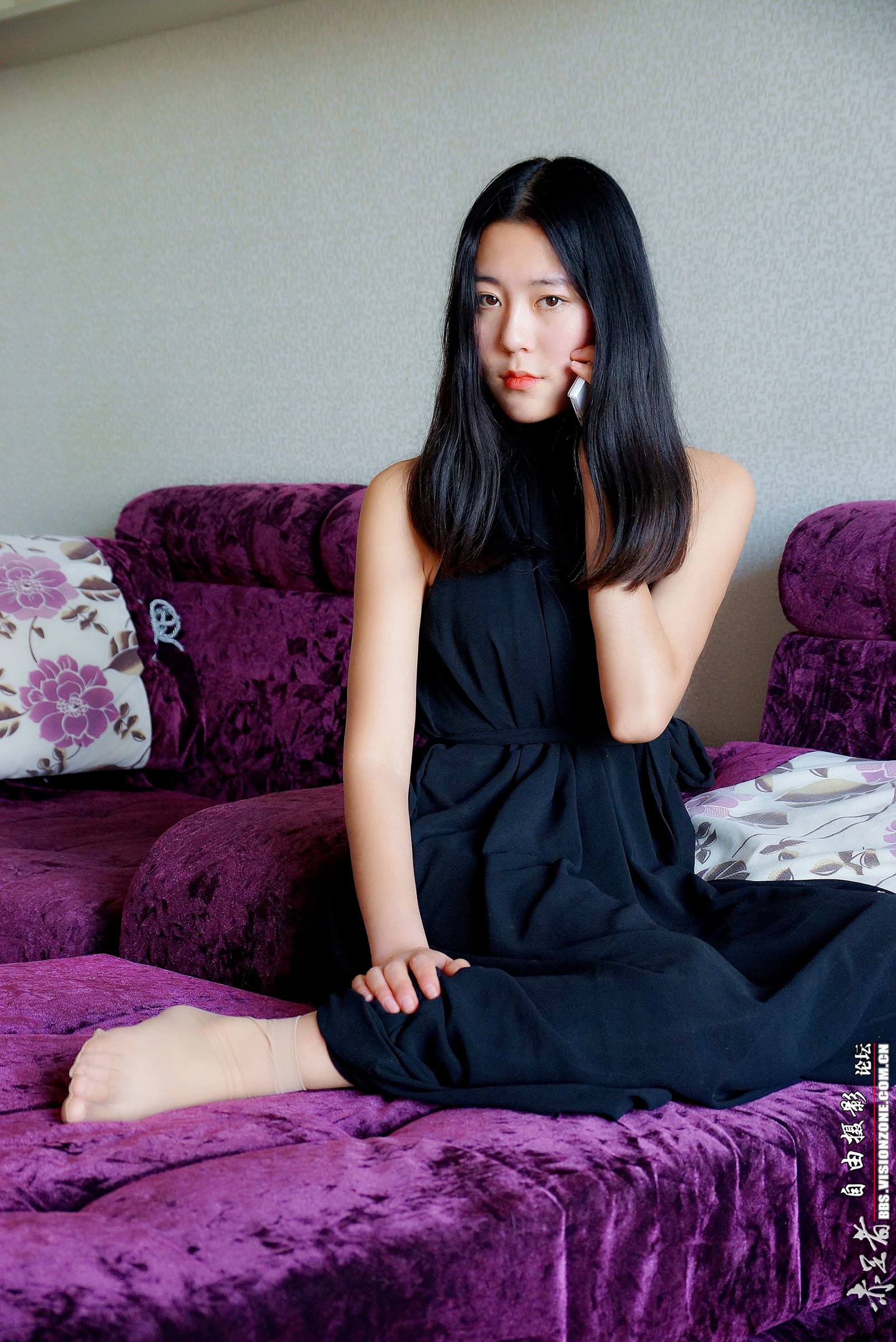 图片[24]-自由摄影 No.024 准备出门约会，换双高跟鞋结果把脚给扭伤了 [75P] – 速更版-美库