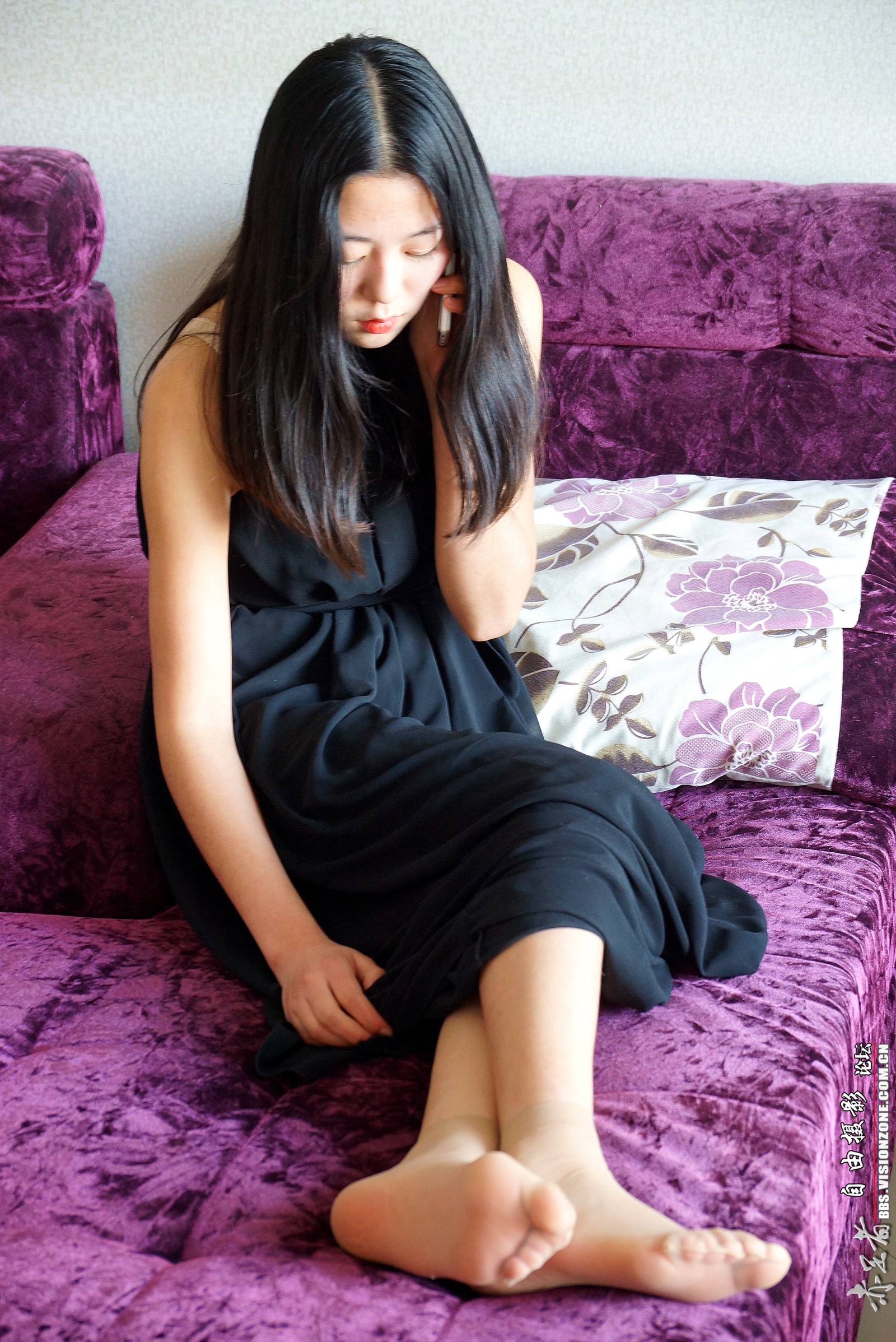 图片[29]-自由摄影 No.024 准备出门约会，换双高跟鞋结果把脚给扭伤了 [75P] – 速更版-美库