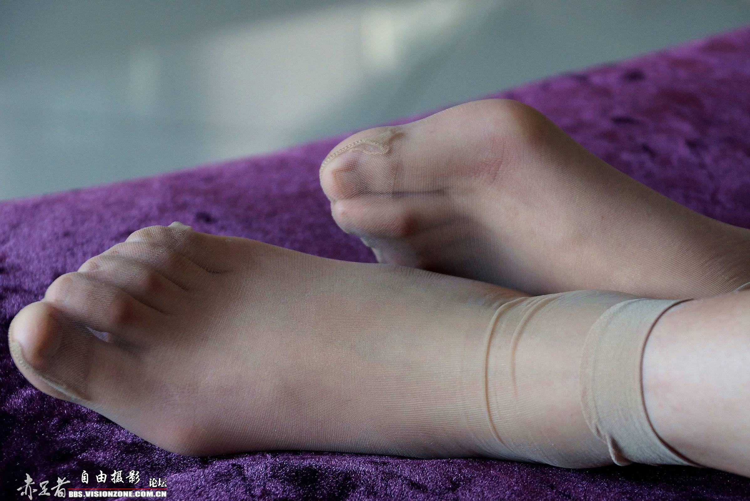 图片[54]-自由摄影 No.024 准备出门约会，换双高跟鞋结果把脚给扭伤了 [75P] – 速更版-美库