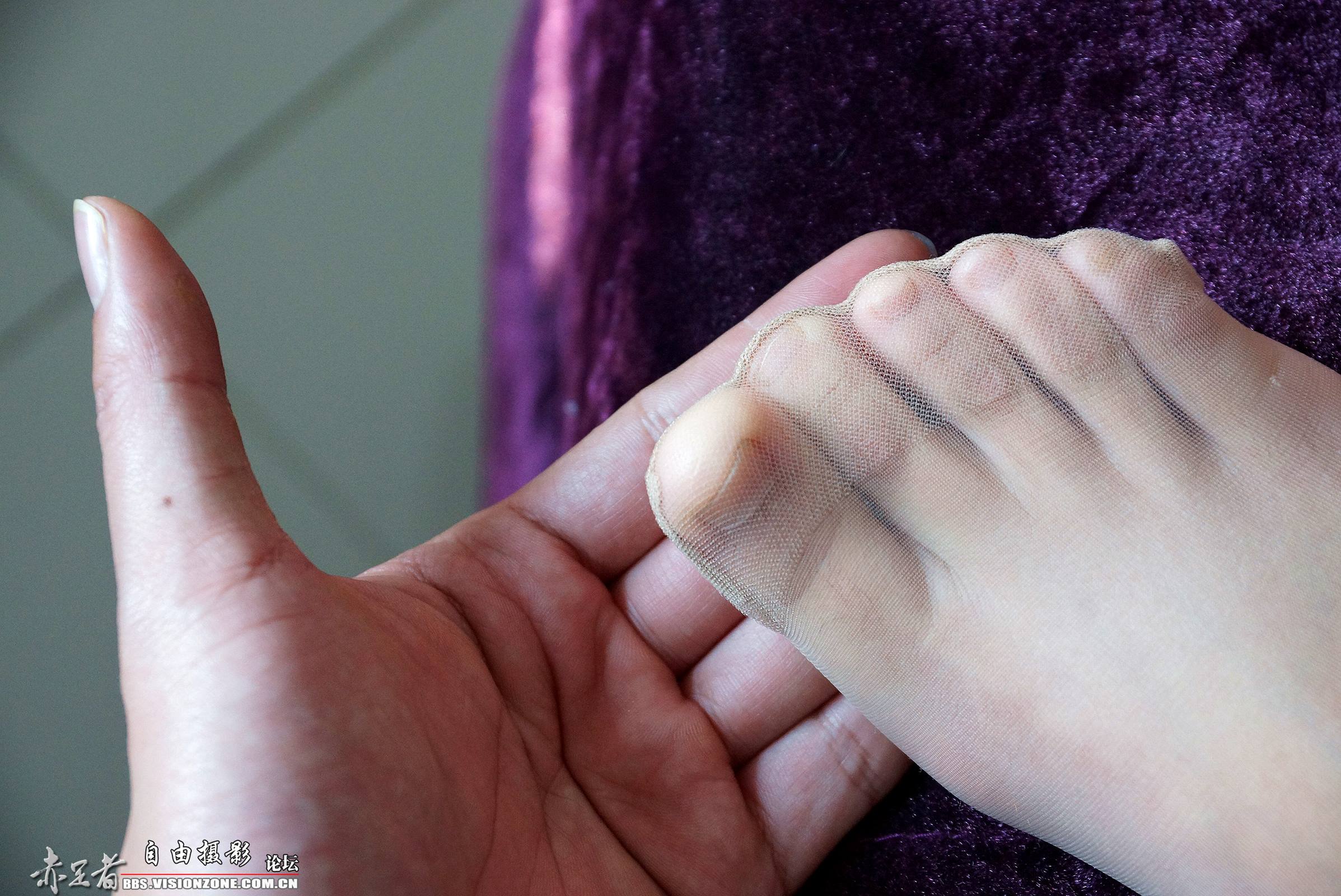 图片[56]-自由摄影 No.024 准备出门约会，换双高跟鞋结果把脚给扭伤了 [75P] – 速更版-美库