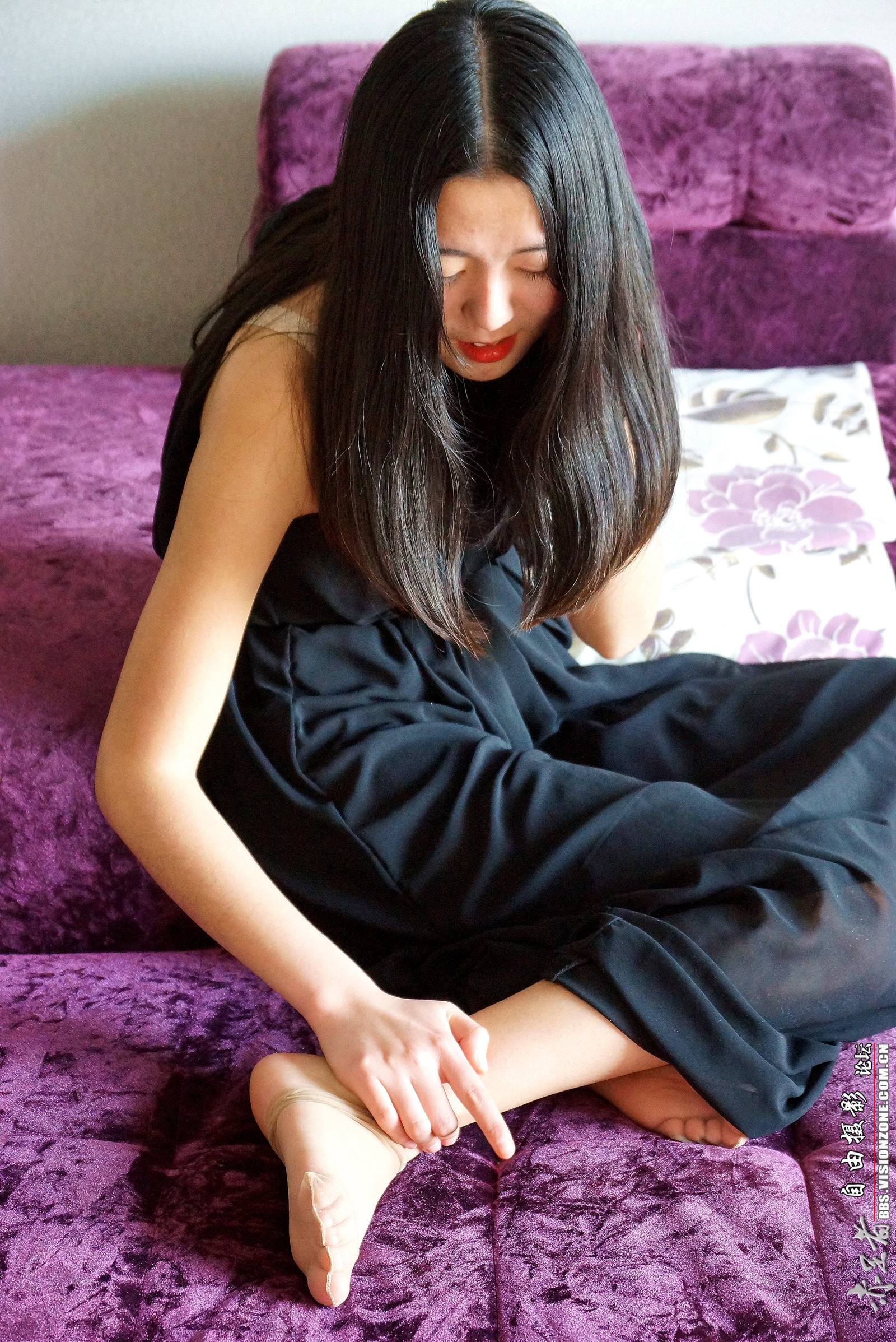 图片[63]-自由摄影 No.024 准备出门约会，换双高跟鞋结果把脚给扭伤了 [75P] – 速更版-美库