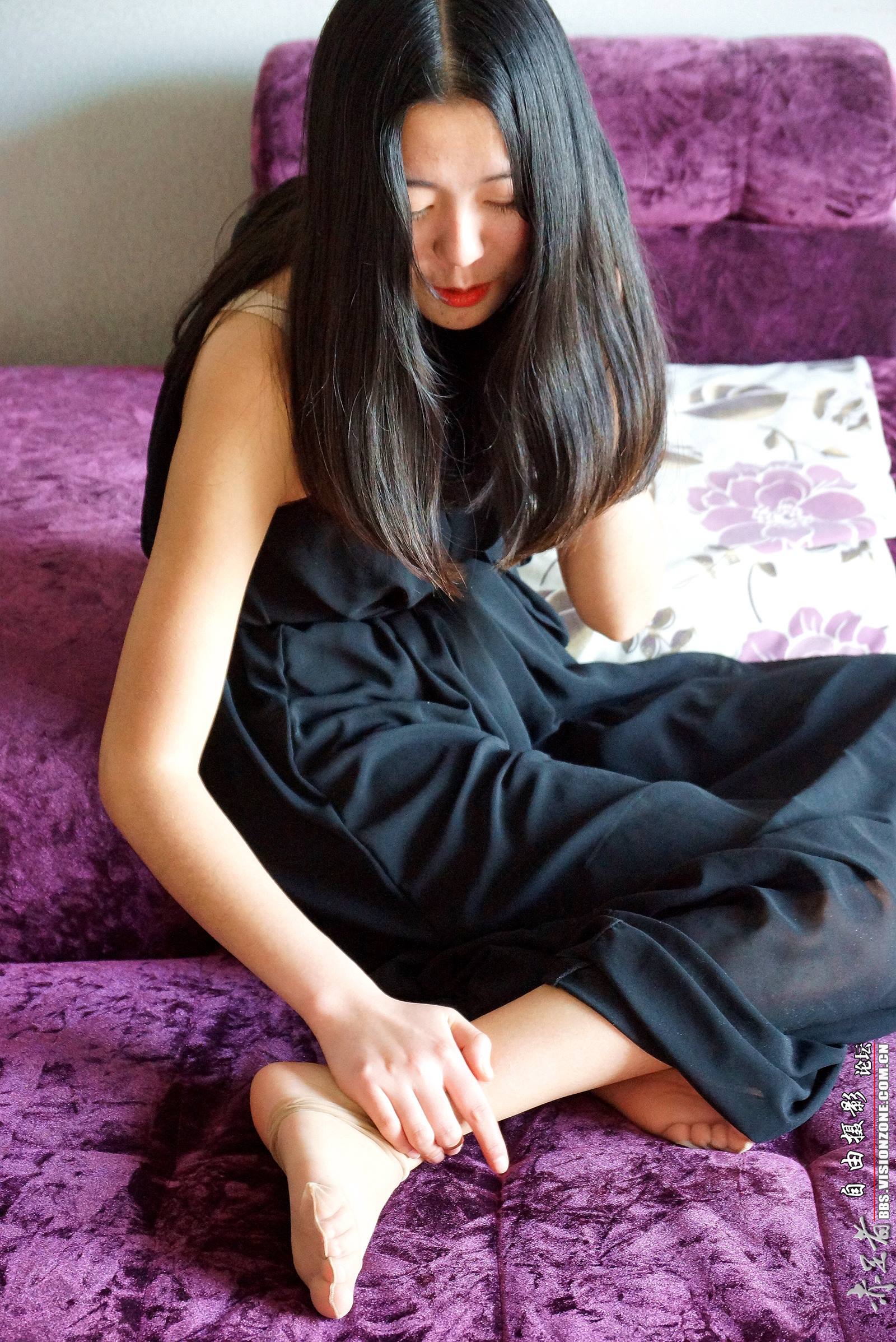 图片[64]-自由摄影 No.024 准备出门约会，换双高跟鞋结果把脚给扭伤了 [75P] – 速更版-美库