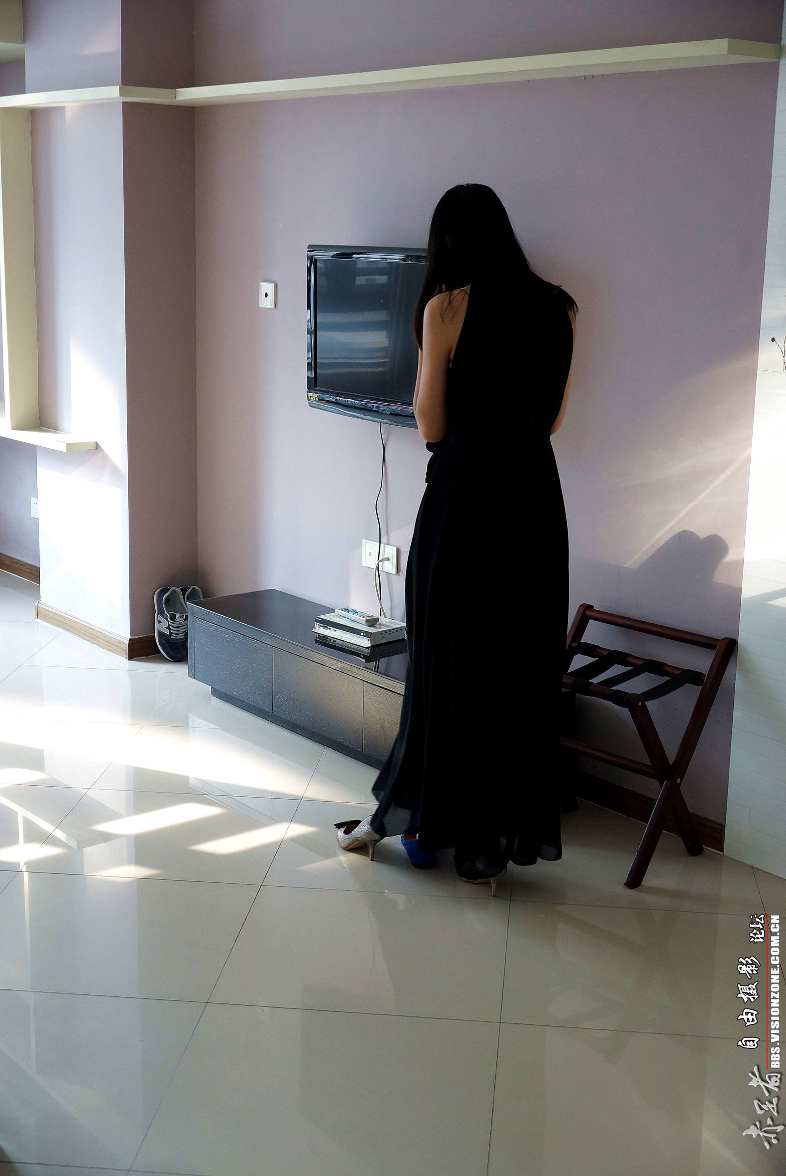 图片[76]-自由摄影 No.024 准备出门约会，换双高跟鞋结果把脚给扭伤了 [75P] – 速更版-美库