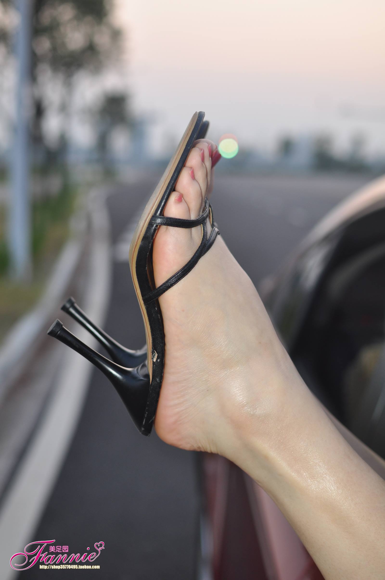 图片[56]-Fannie芬妮每足园 No.339 暮色阑珊极致高跟凉拖1 [79P] – 速更版-美库
