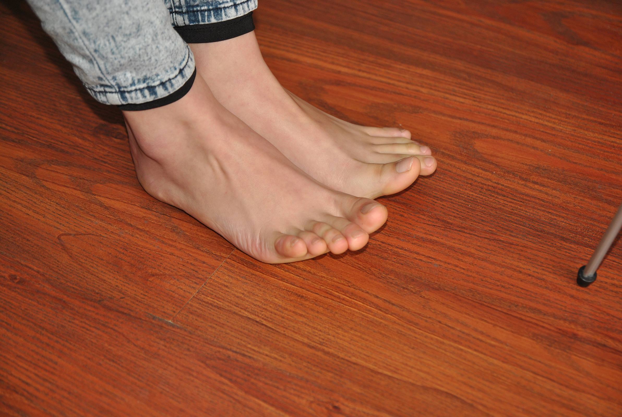 图片[14]-自由摄影 No.039 楠楠 齐齐 裸足比脚 [61P] – 速更版-美库