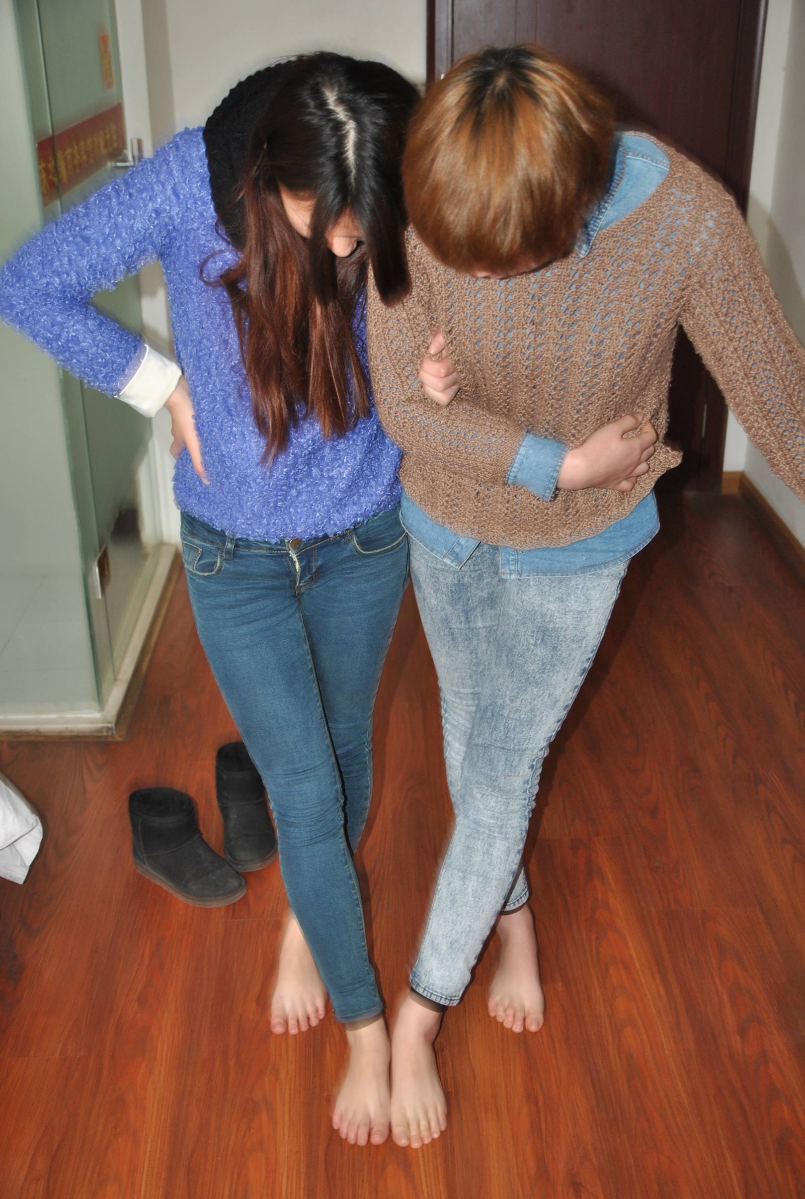 图片[16]-自由摄影 No.039 楠楠 齐齐 裸足比脚 [61P] – 速更版-美库