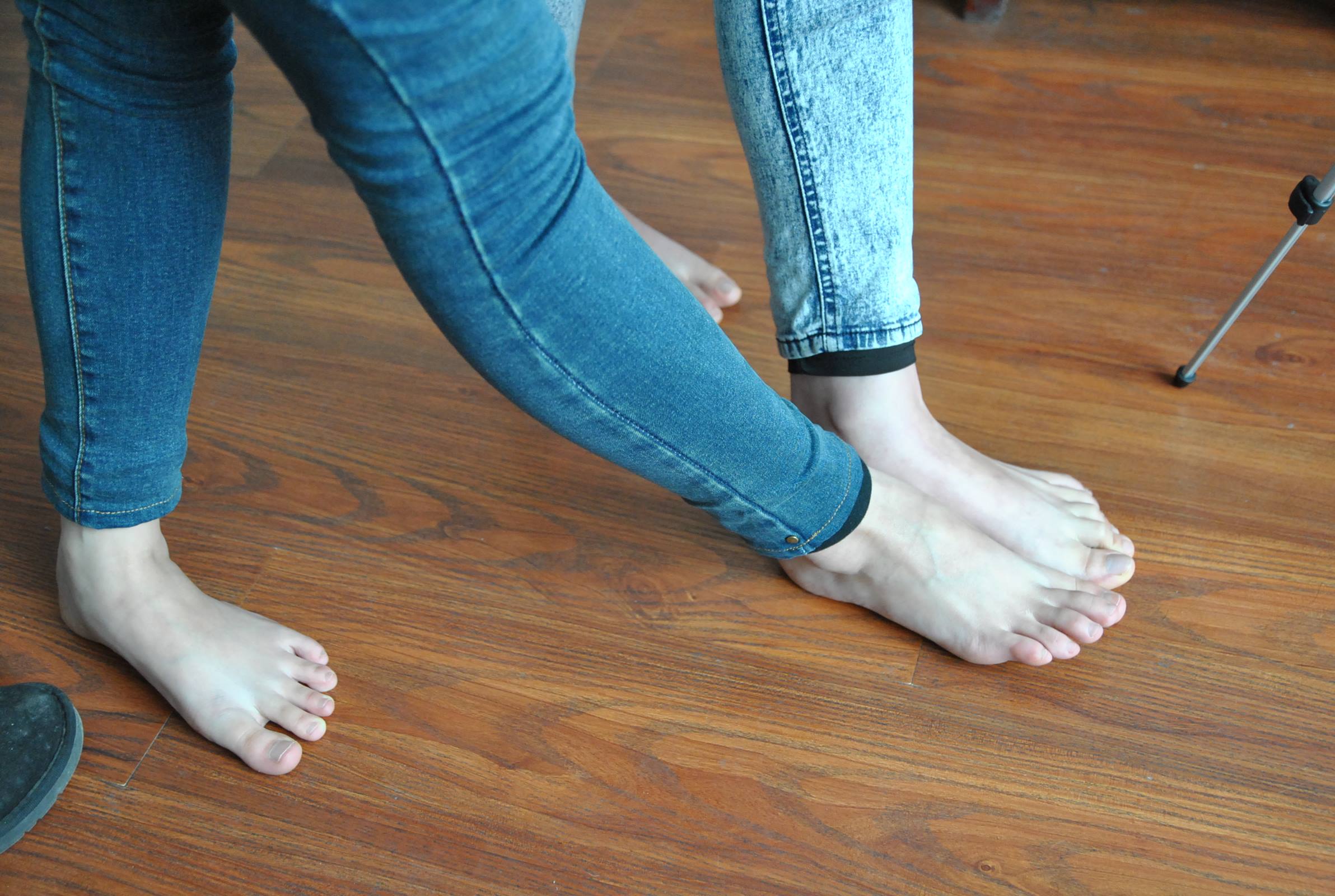 图片[23]-自由摄影 No.039 楠楠 齐齐 裸足比脚 [61P] – 速更版-美库