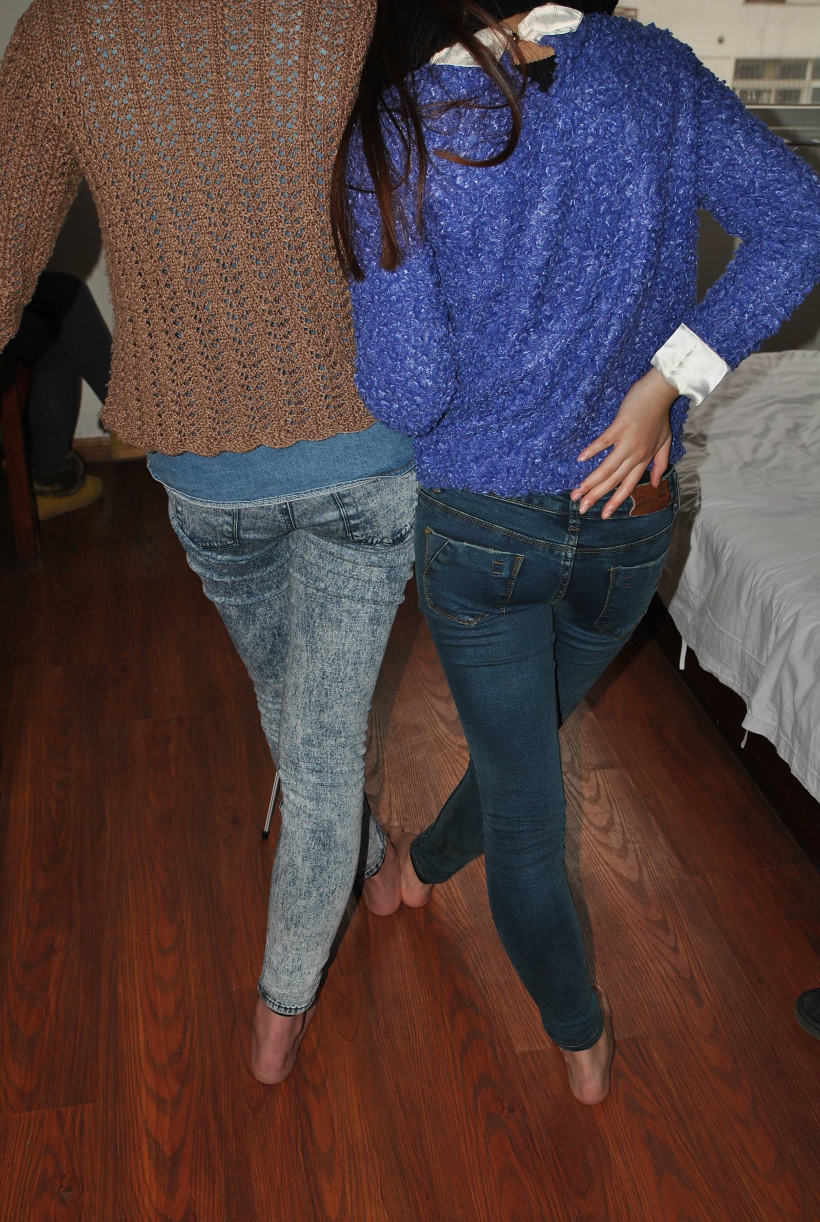 图片[31]-自由摄影 No.039 楠楠 齐齐 裸足比脚 [61P] – 速更版-美库