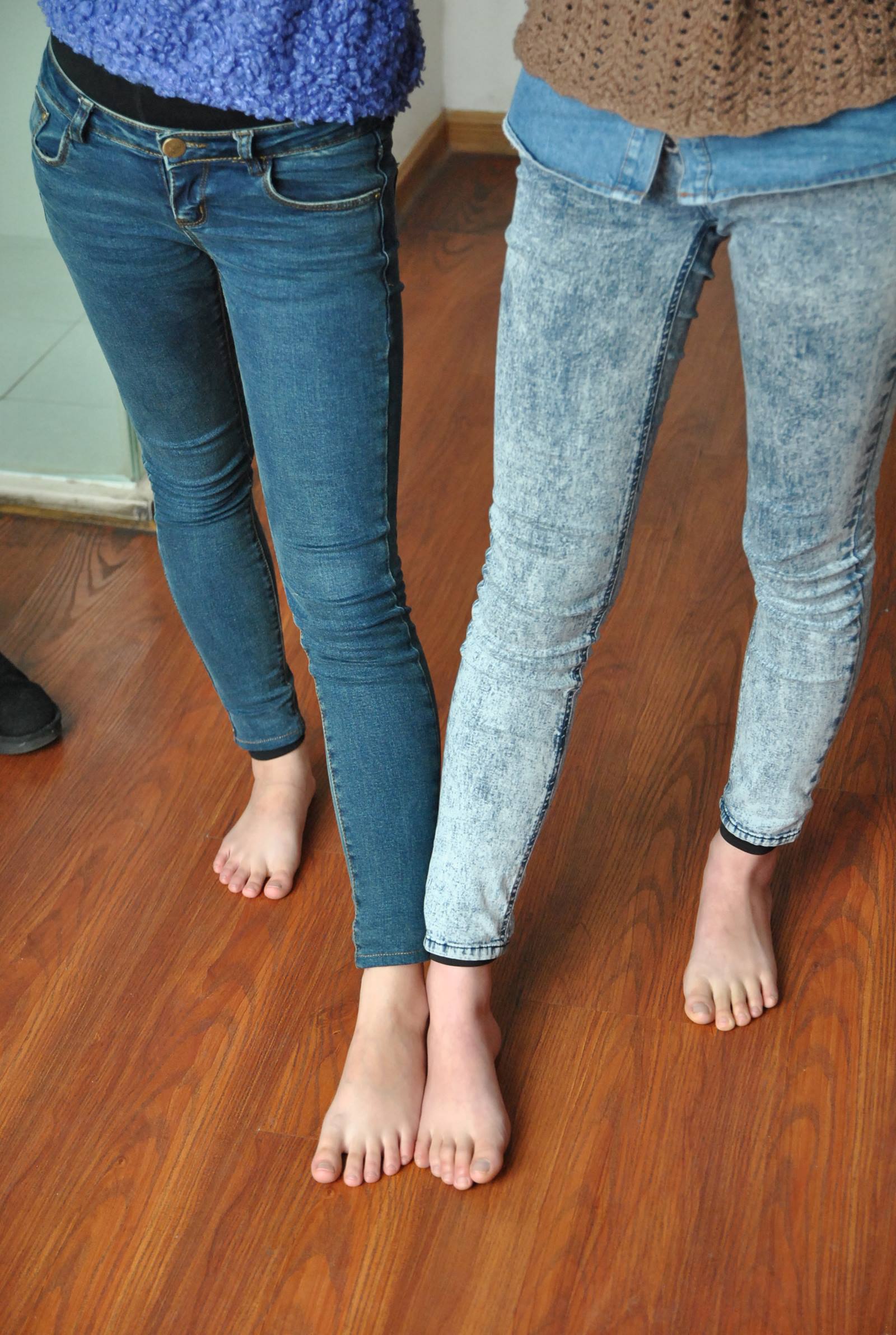 图片[34]-自由摄影 No.039 楠楠 齐齐 裸足比脚 [61P] – 速更版-美库