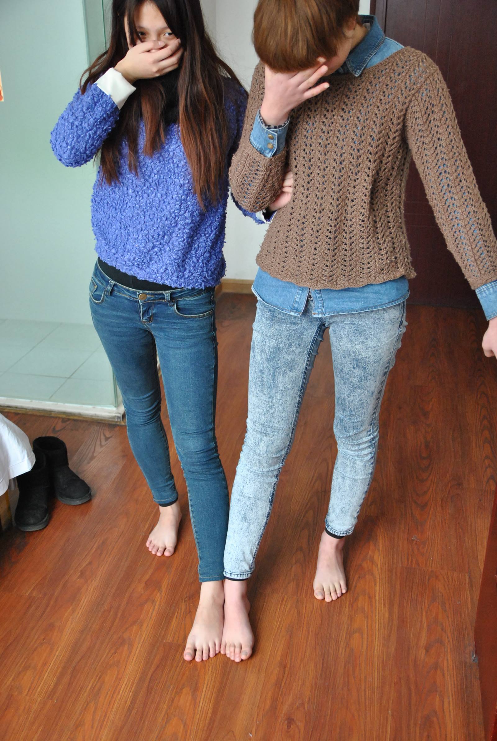 图片[35]-自由摄影 No.039 楠楠 齐齐 裸足比脚 [61P] – 速更版-美库