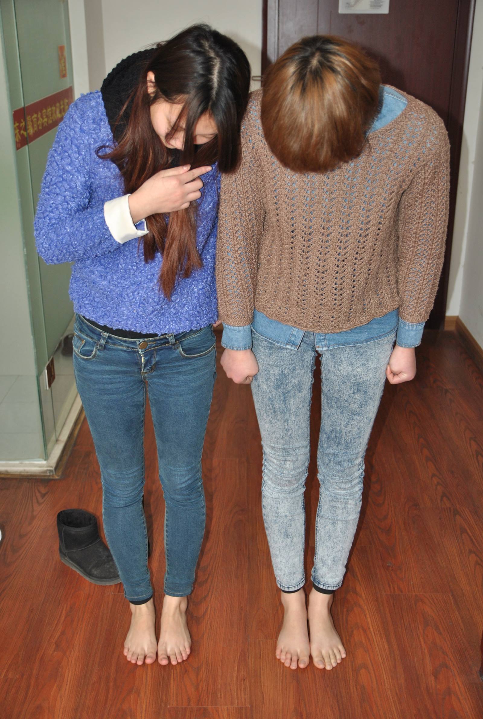 图片[63]-自由摄影 No.039 楠楠 齐齐 裸足比脚 [61P] – 速更版-美库