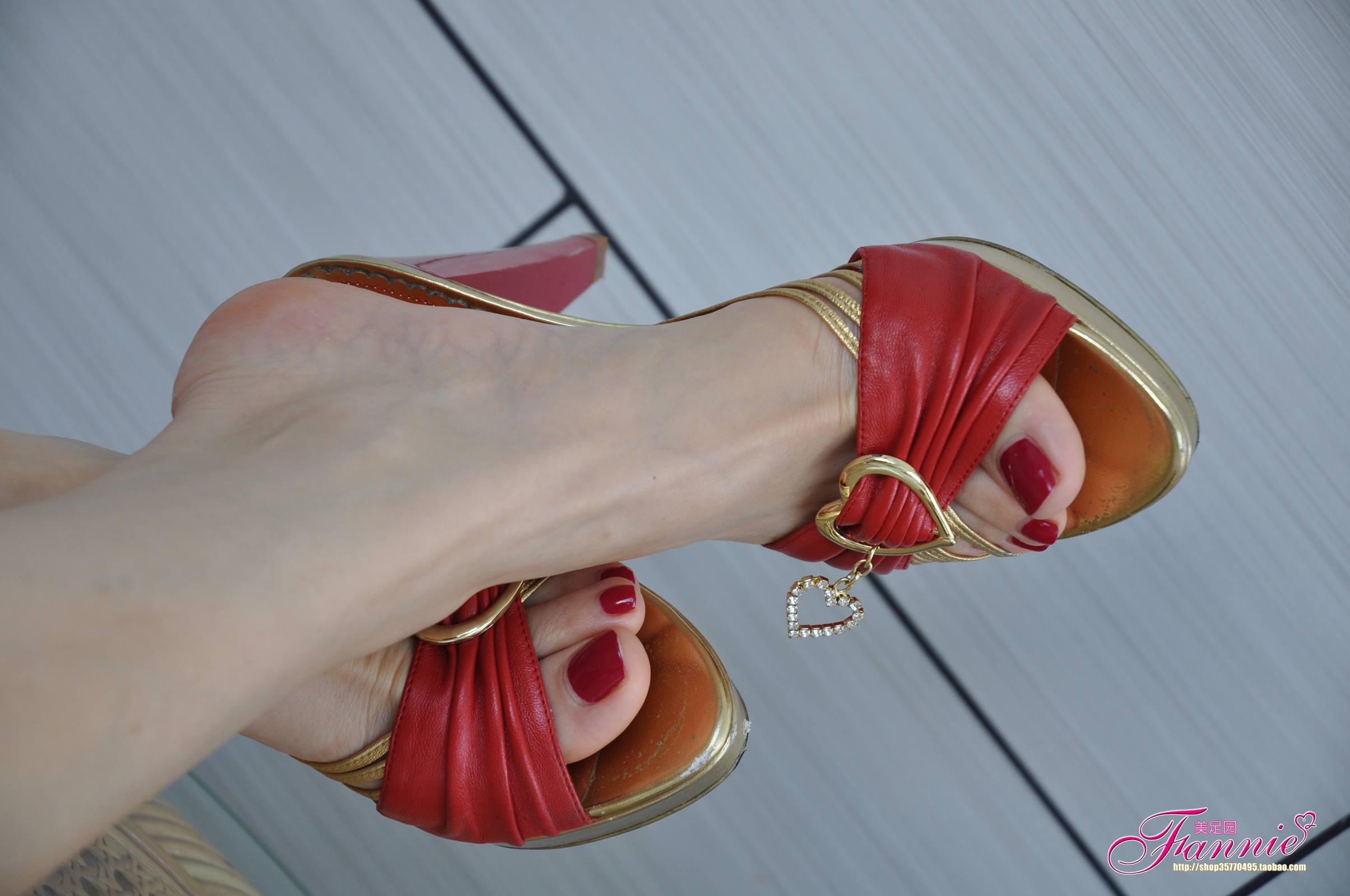 图片[50]-Fannie芬妮每足园 No.344 那抹醉人的红 [58P] – 速更版-美库